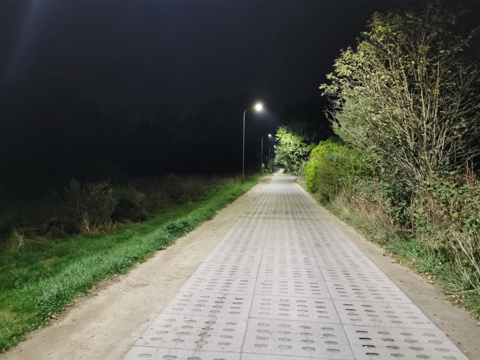 nowe oświetlenie na ulicy Kardynała Wyszyńskiego na Chwarznie-Wiczlinie