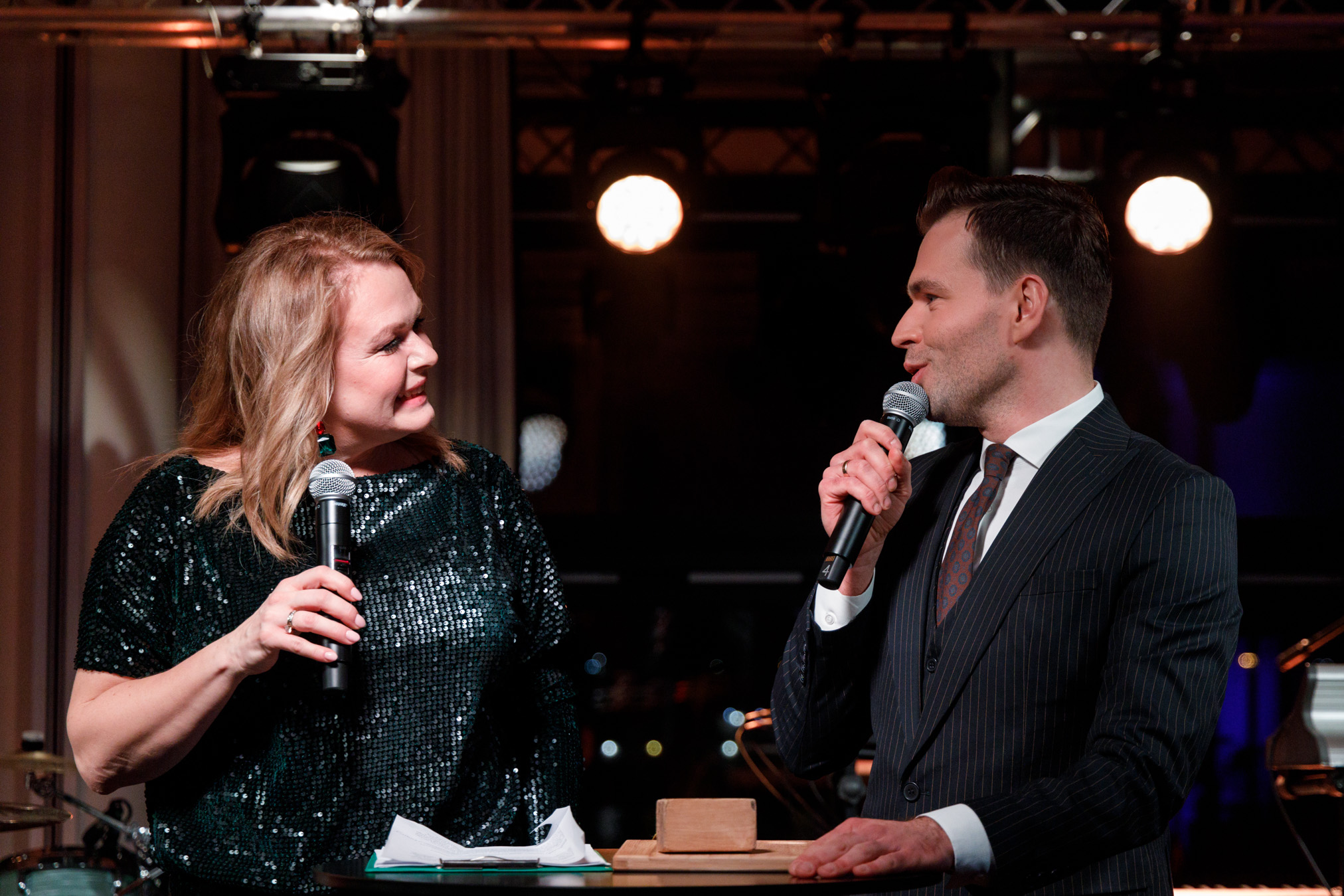 Na zdj. aktorka Daria Widawska (z lewej) i dziennikarz Radosław Mr&oacute;z