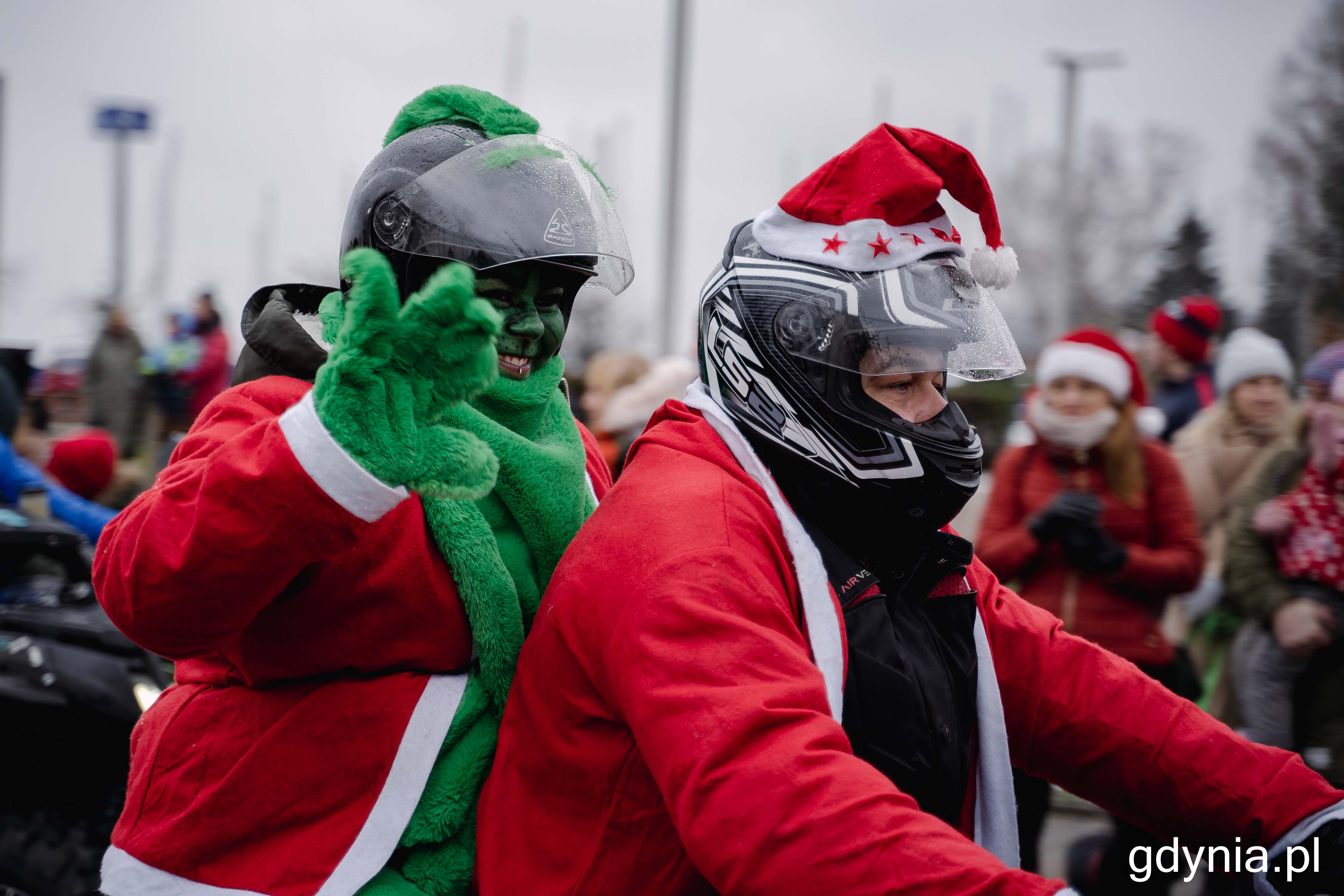 Wydarzenie to nie tylko mn&oacute;stwo r&oacute;żnych pojazd&oacute;w, ale i ciekawe przebrania ich kierowc&oacute;w, fot. Kamil Złoch