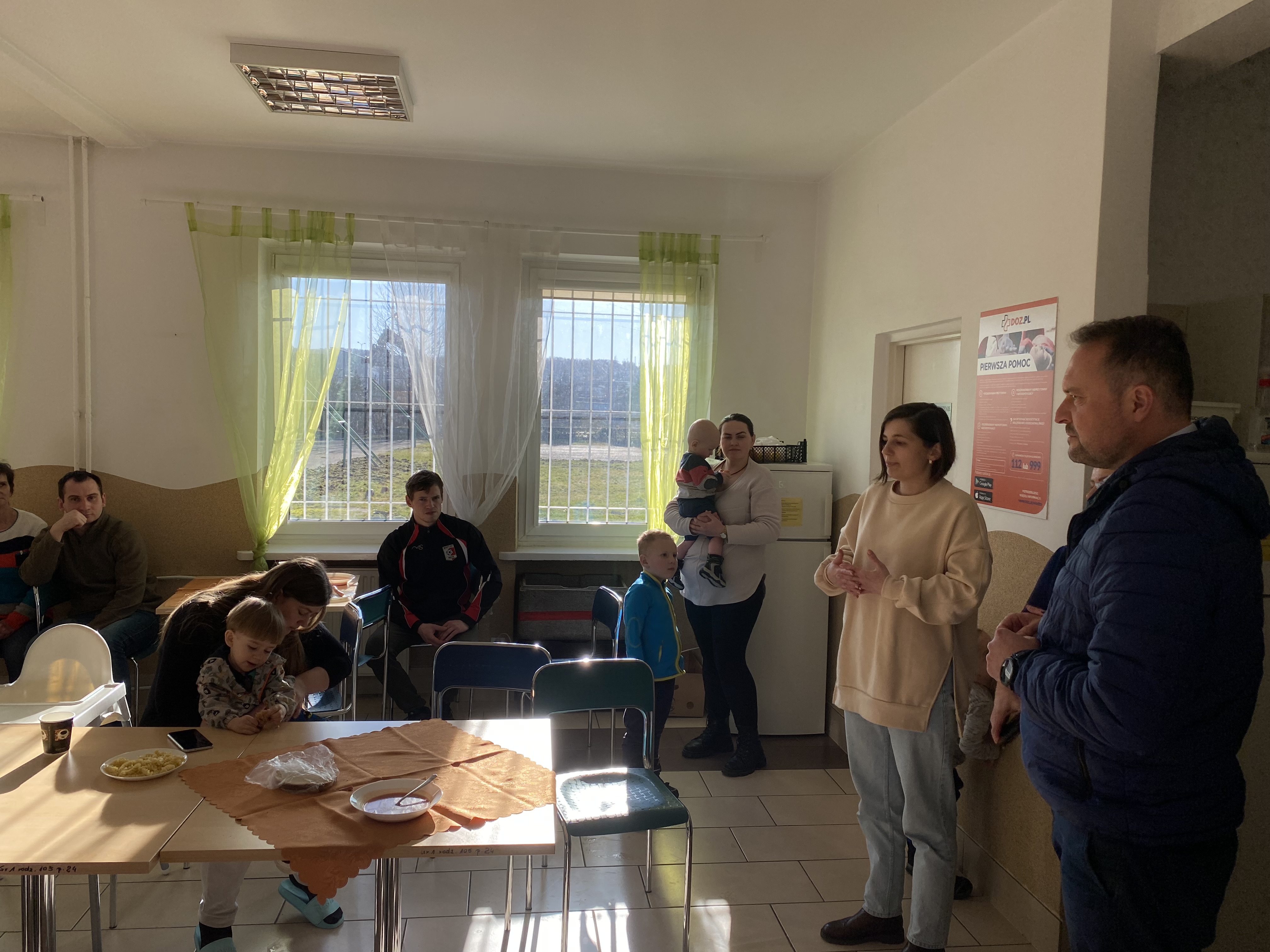 Wiceprezydent Marek Łucyk odwiedził uchodźc&oacute;w przebywających w Schronisku Młodzieżowym, fot. Magda Śliżewska