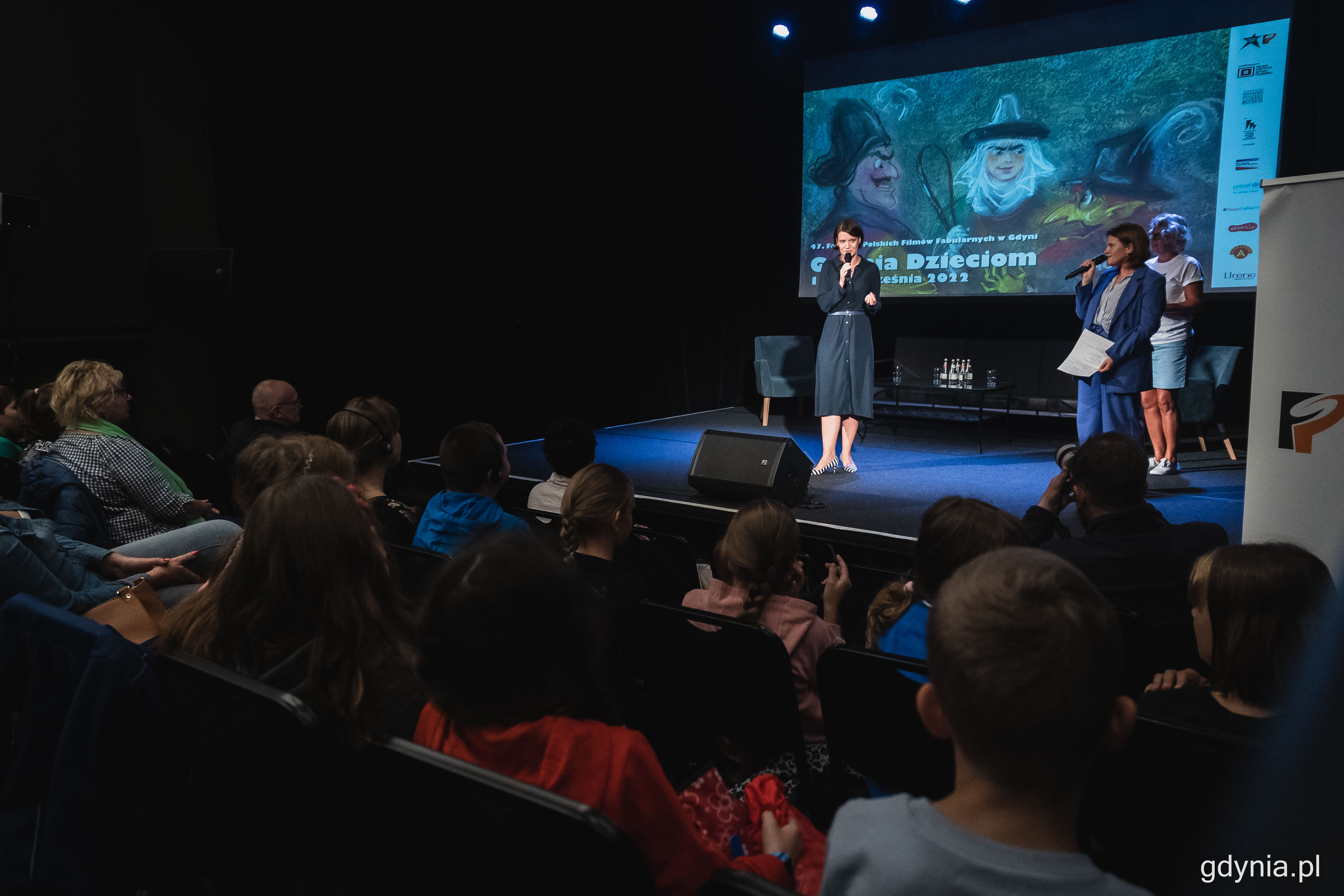 Wiceprezydent Gdyni ds. gospodarki, Katarzyna Gruszecka-Spychała podczas otwarcia sekcji &bdquo;Gdynia Dzieciom&rdquo; w Konsulacie Kultury w Gdyni, fot. Kamil Złoch