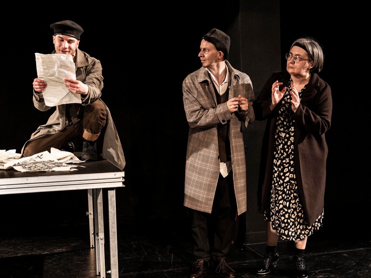 &bdquo;Dojrzeć do dzieciństwa&rdquo; wg Schulza. Na zdj. Ida Bocian, Jacek Panek i Filip W&oacute;jcik // fot. Grzegorz Kujawiński