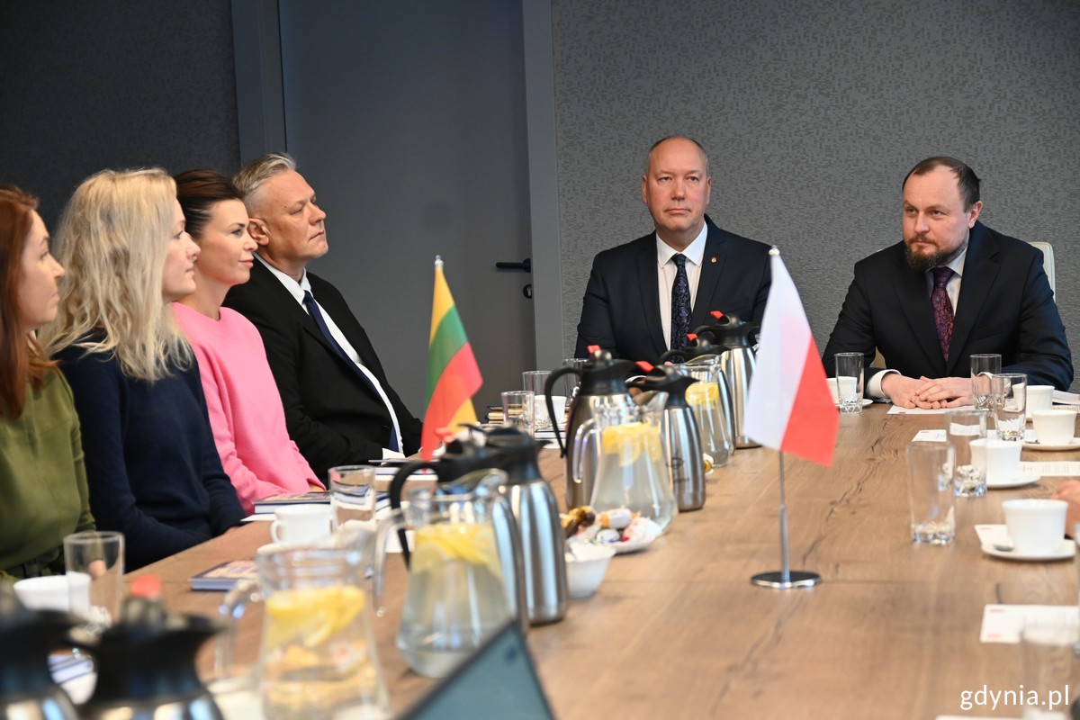 Spotkanie w gdyńskim magistracie os&oacute;b, o kt&oacute;rych mowa w artykule