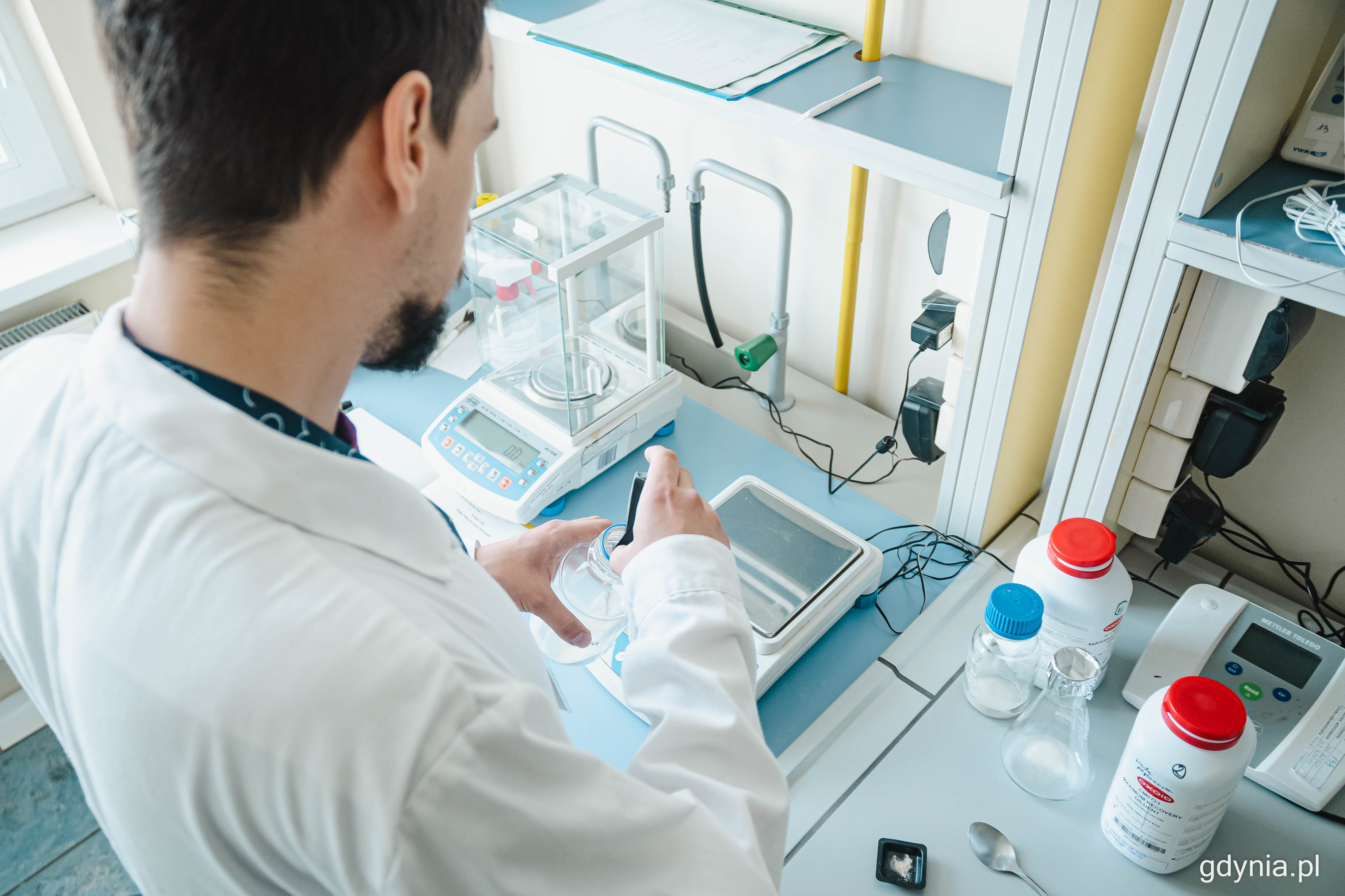 Studenci poszukują rozwiązań, z kt&oacute;rych w przyszłości będą mogły korzystać firmy z branży kosmetycznej, fot. Kamil Złoch