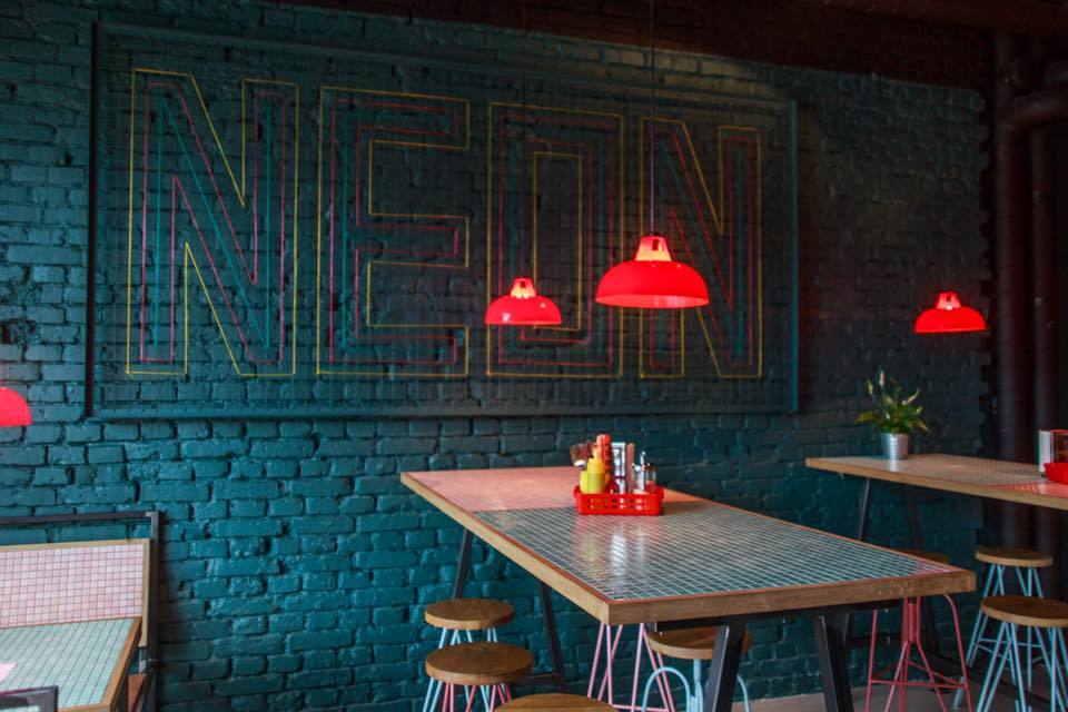 W internetowym plebiscycie zwyciężył NEON stretfood bar, fot. facebook.com/pg/neon.streetfood.bar