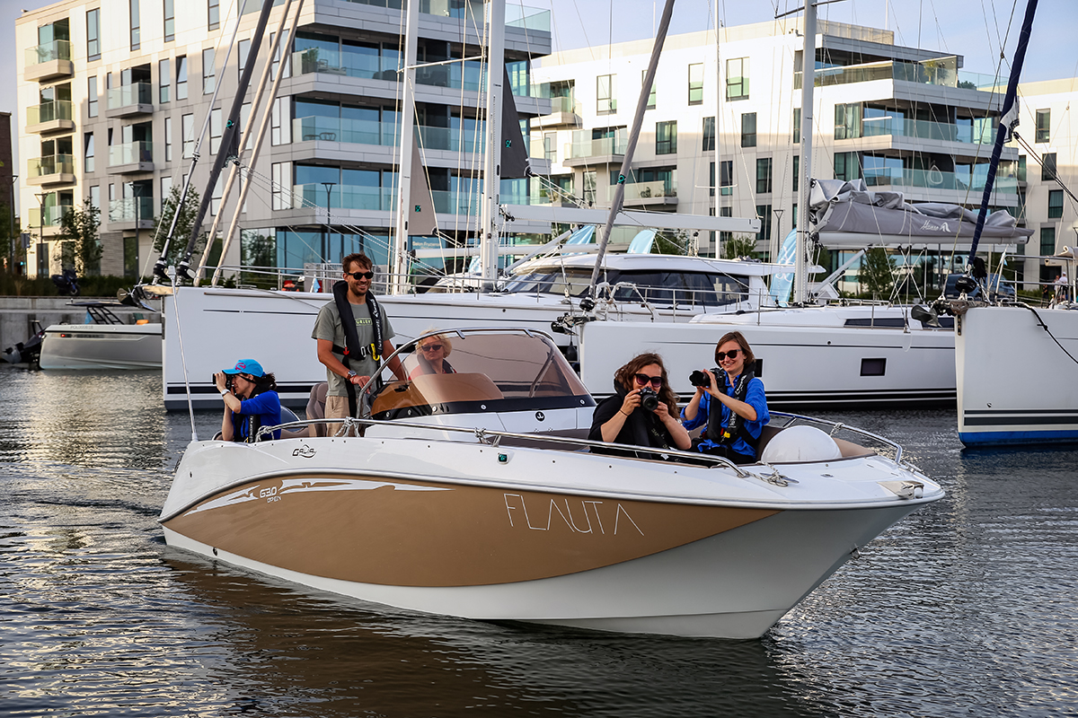 W basenie Prezydenta na motor&oacute;wce Szkoły Żeglarskiej "Junga". Fot. Przemysław Kozłowski / ARG