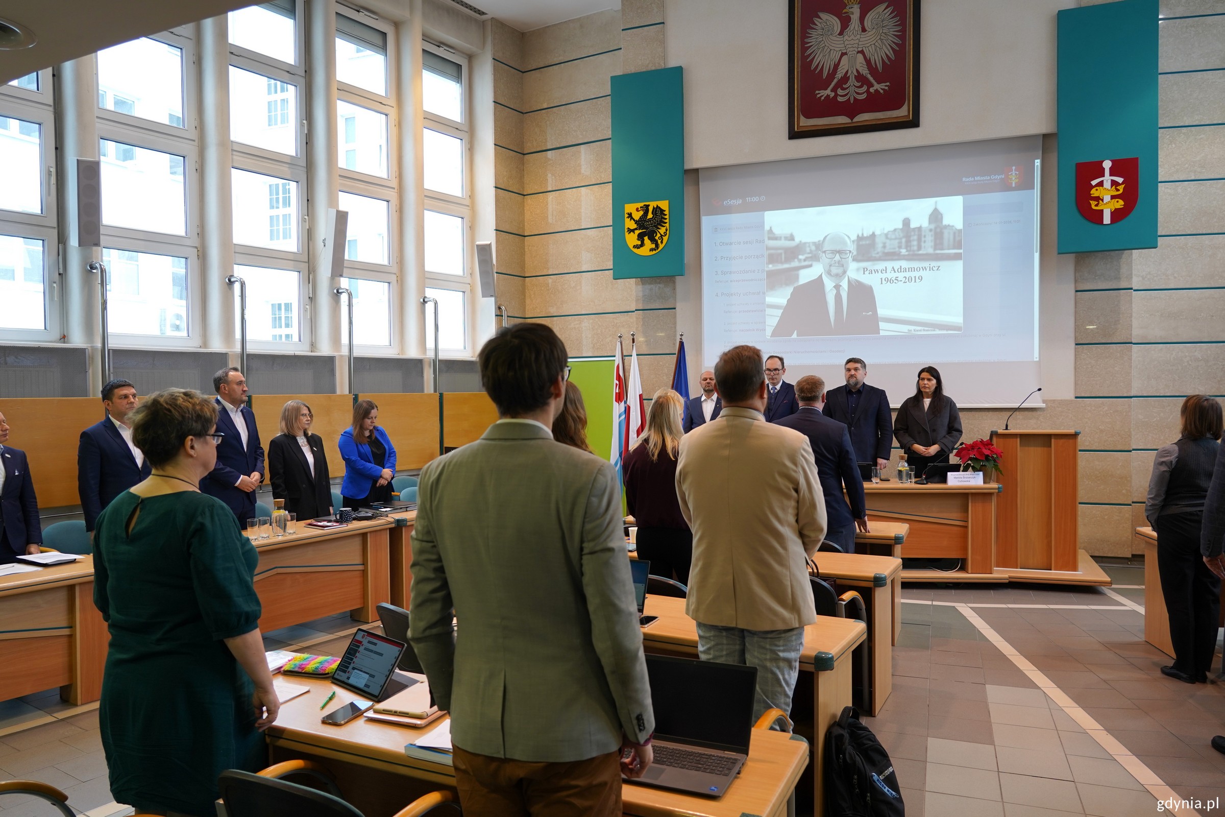 Gdyńscy radni minutą ciszy uczcili pamięć o prezydencie Gdańska Pawle Adamowiczu