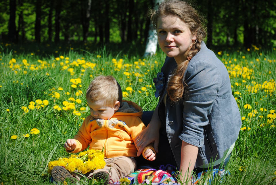 Tania z synem Aleksandrem w Mińsku. Źr&oacute;dło: archiwum prywatne