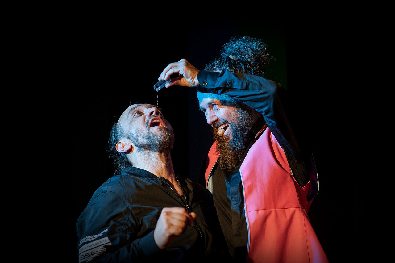 Na zdj. spektakl &bdquo;Kongres futurologiczny", fot. Bogna Kociumbas