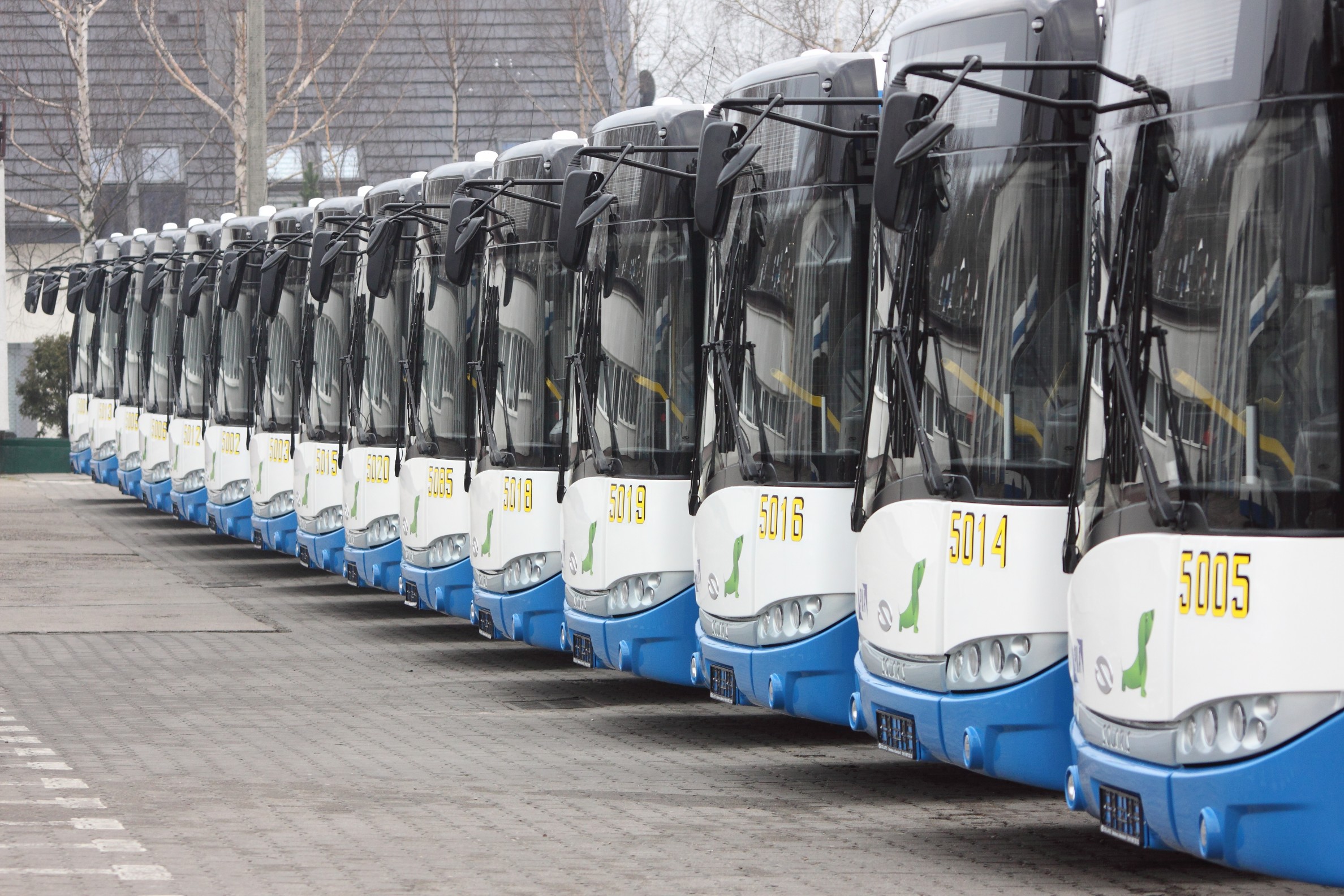 Autobusy stojące w zajezdni // materiały prasowe