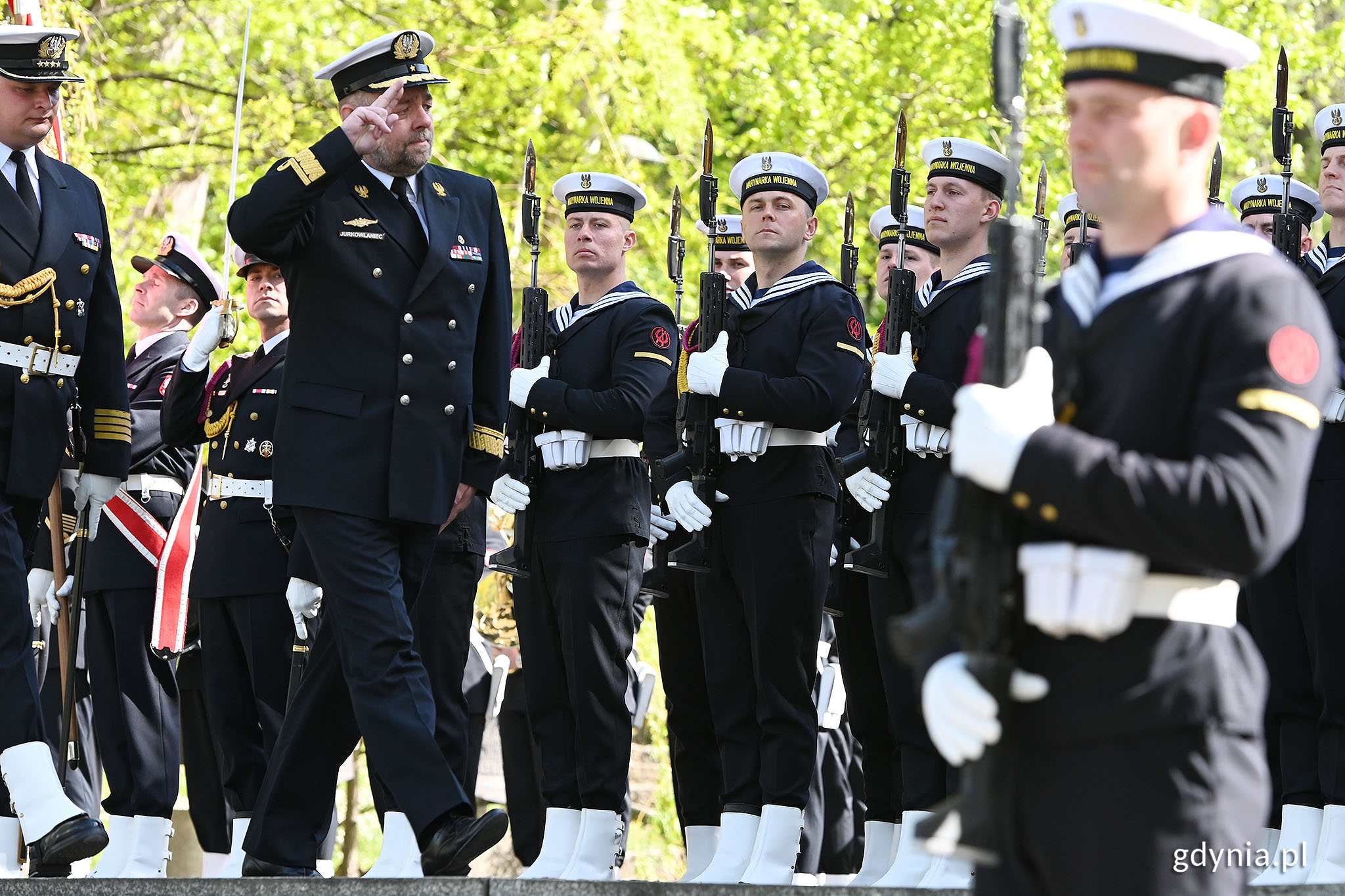 Niedzielne uroczystości upamiętniające zakończenie II wojny światowej przy pomniku Obrońc&oacute;w Wybrzeża w Redłowie, fot. Michał Puszczewicz