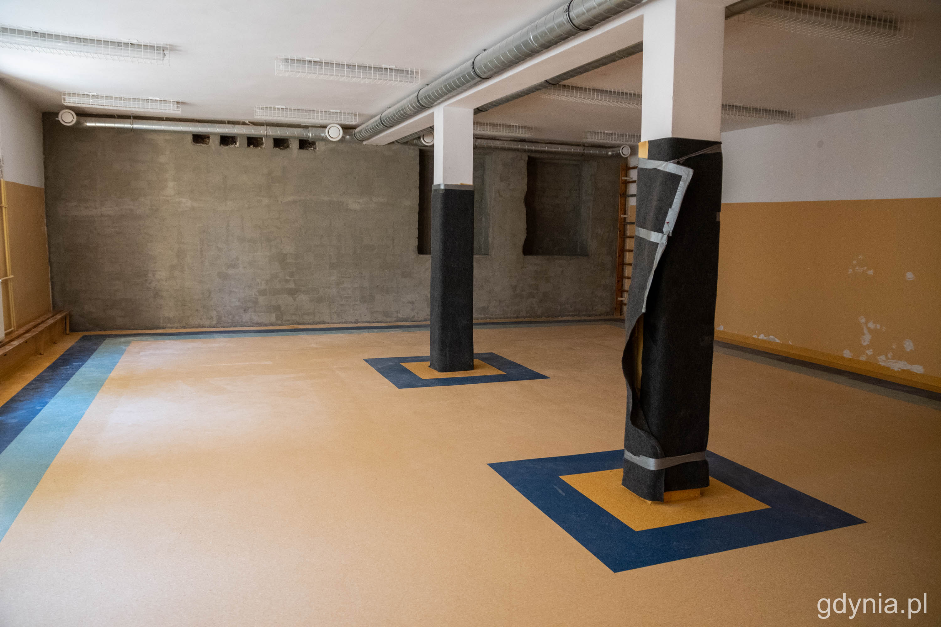 Wakacyjny remont w Szkole Podstawowej nr 17 na Grab&oacute;wku, czyli sala do gimnastyki korekcyjnej, fot. Paweł Kukla