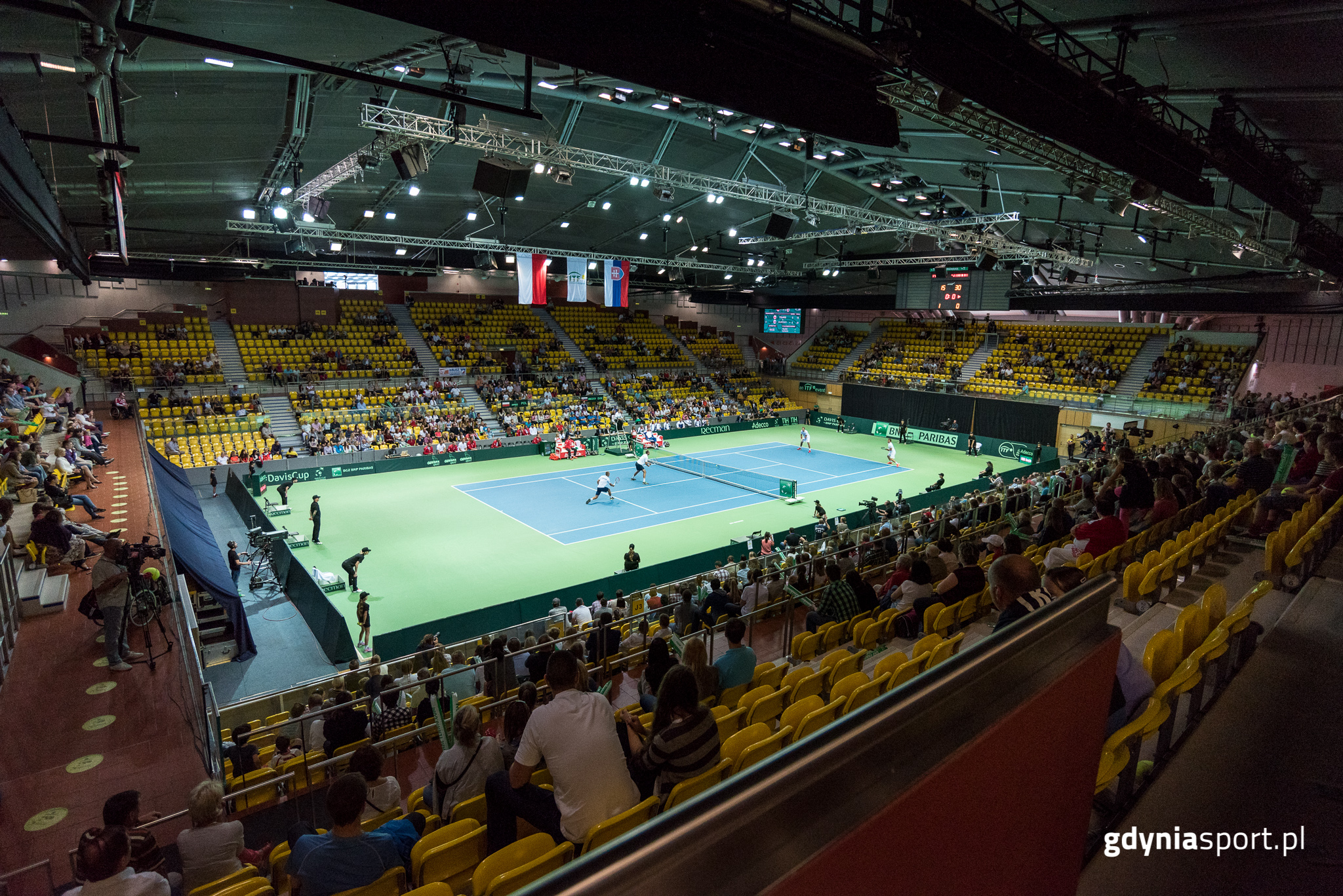 gdyńska hala podczas meczu tenisowgo w 2015 roku