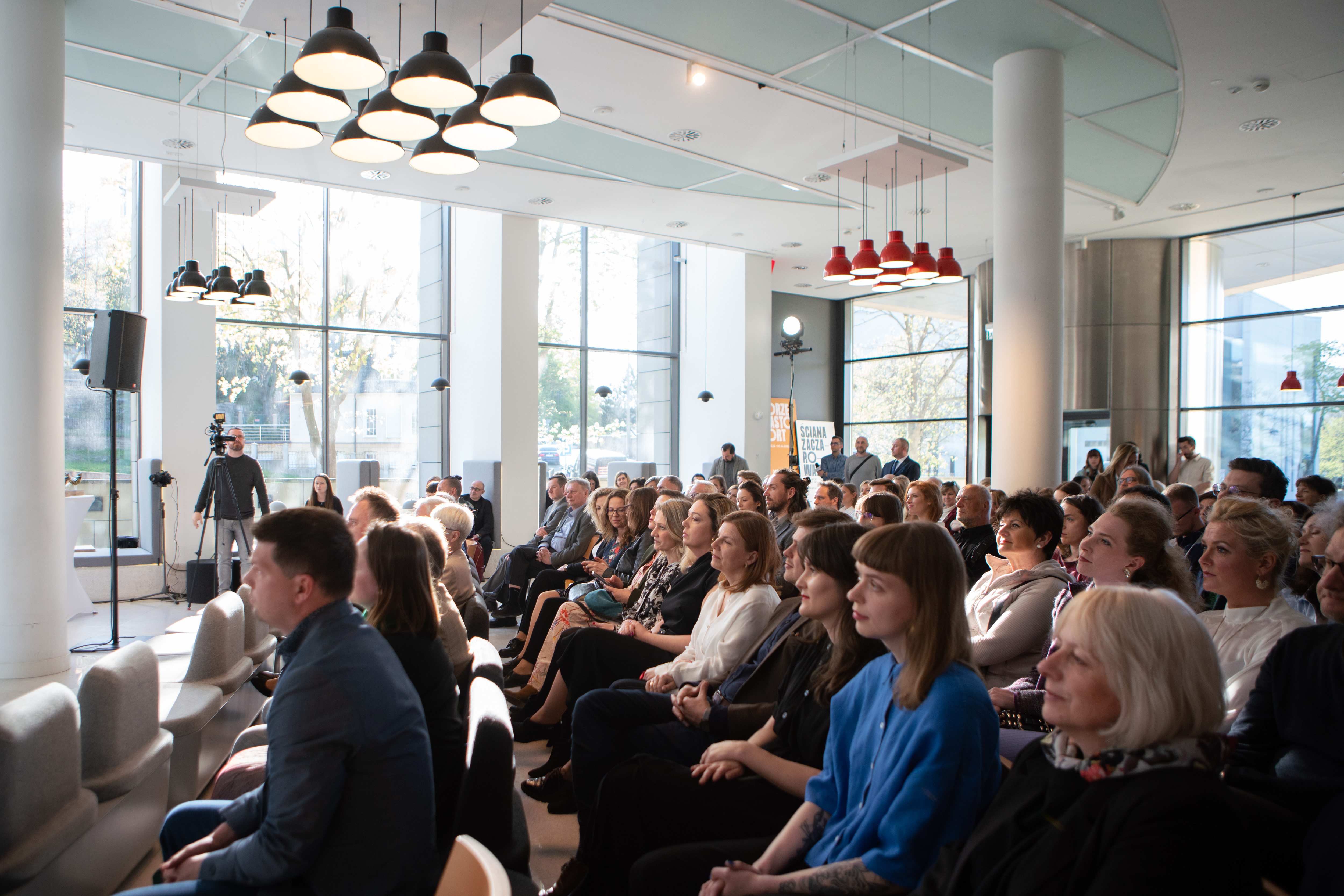 Goście gali wręczenia Galion&oacute;w Gdyńskich w Muzeum Miasta Gdyni, fot. Anna Rezulak