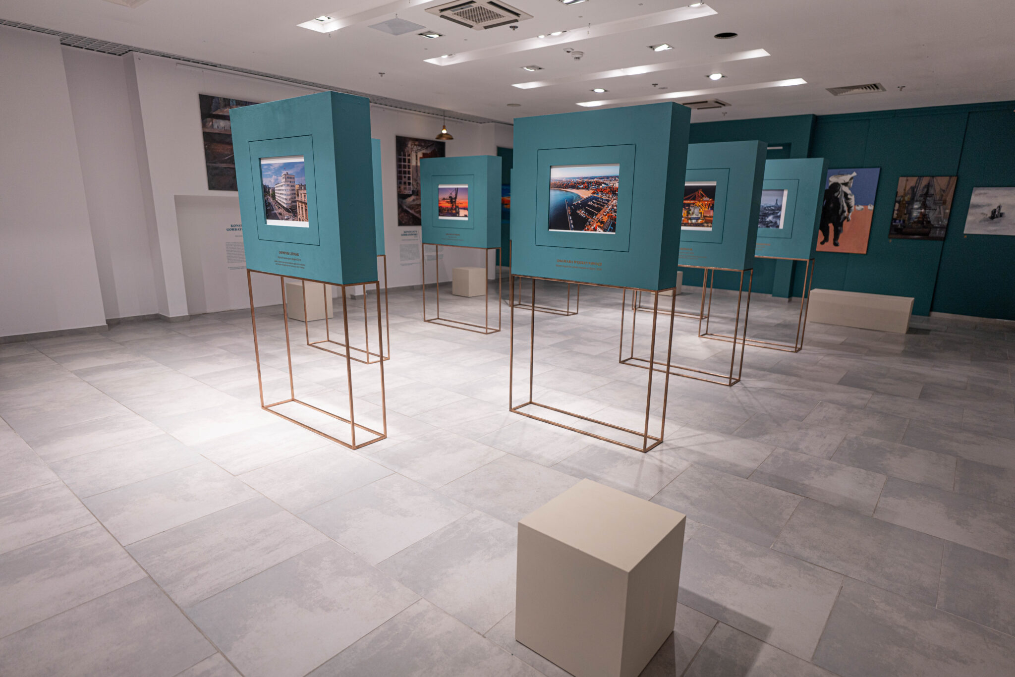 &bdquo;LUDZIE \ MIASTO \ PORT&rdquo; &ndash; spotkanie kuratorskie z oprowadzaniem po wystawie