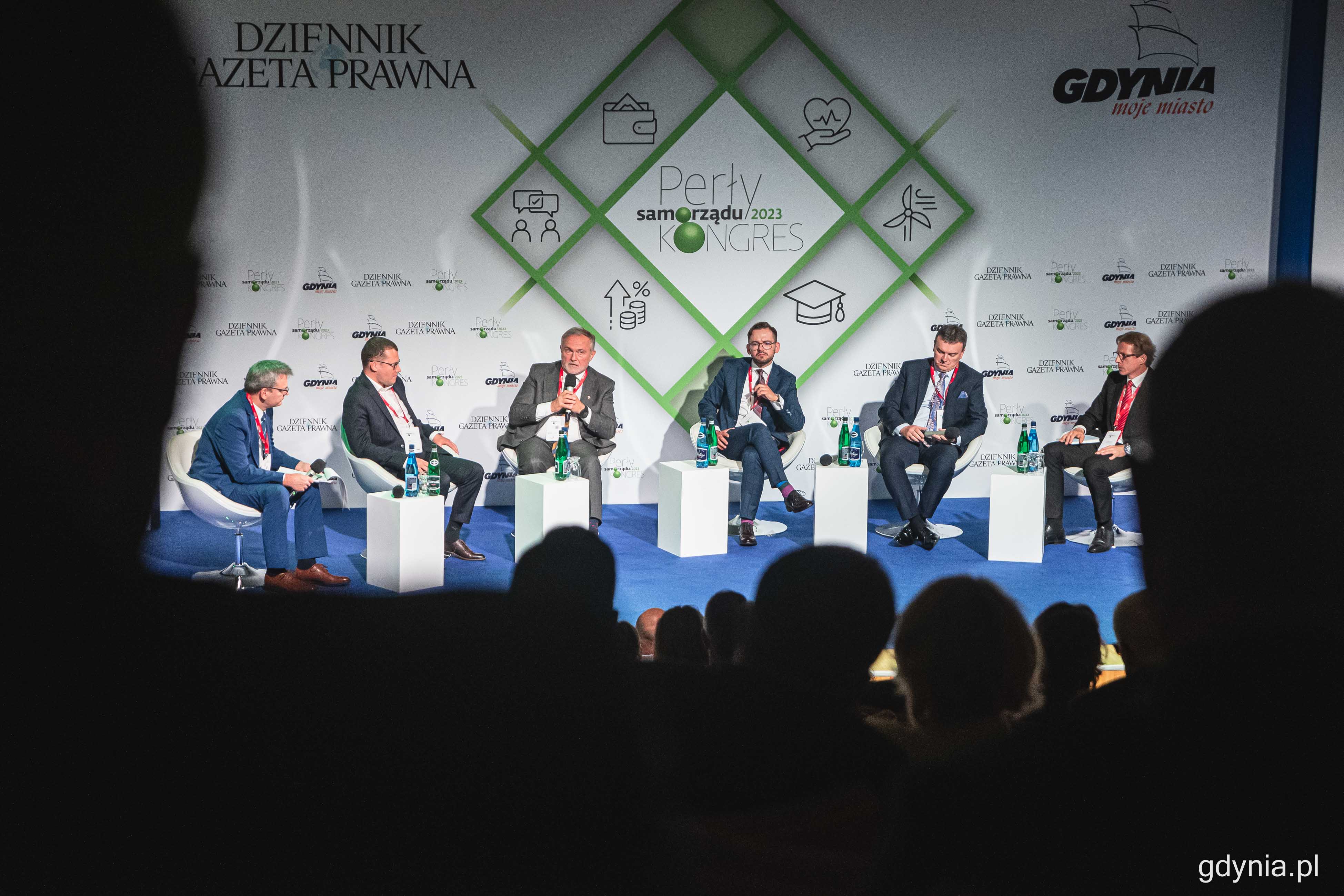 Sesja otwierająca z udziałem m.in. Wojciecha Szczurka i Pawła Szefernakera, fot. Kamil Złoch