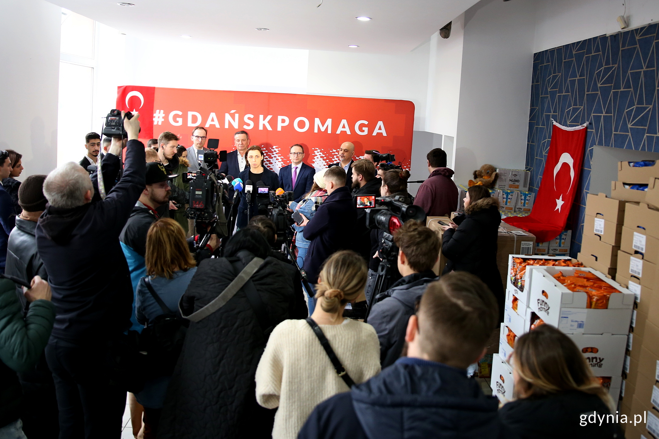 Briefing samorządowc&oacute;w Tr&oacute;jmiasta i wojew&oacute;dztwa pomorskiego, przemawia monika Chabior, wiceprezydentka Gdańska. Fot. Przemysław Kozłowski