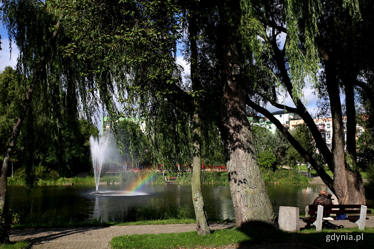 Skwer im. Ireny Kwiatkowskiej przy stawku na Obłużu. Fot. Przemysław Kozłowski