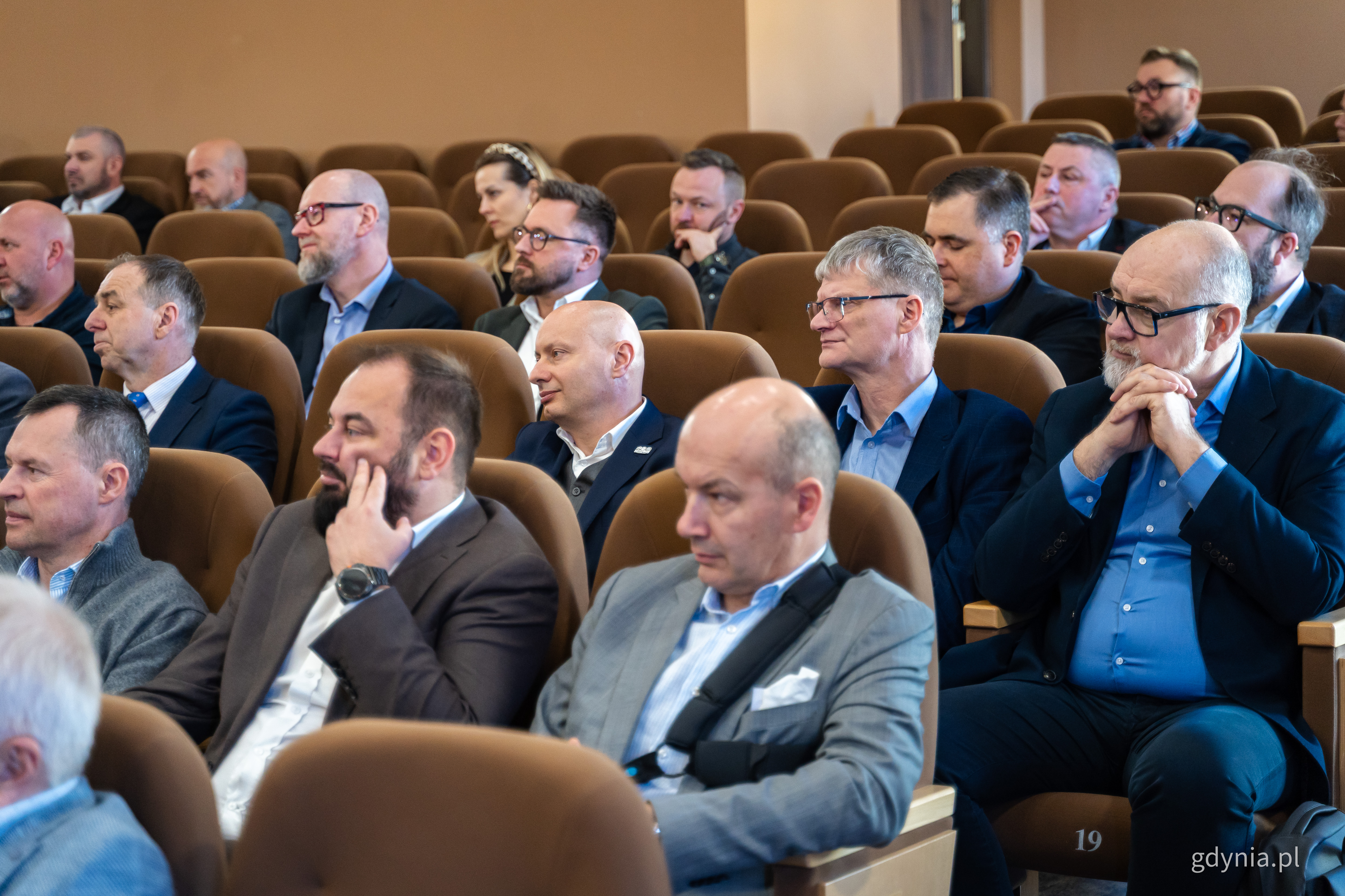 Sala audytoryjna, osoby na widowni