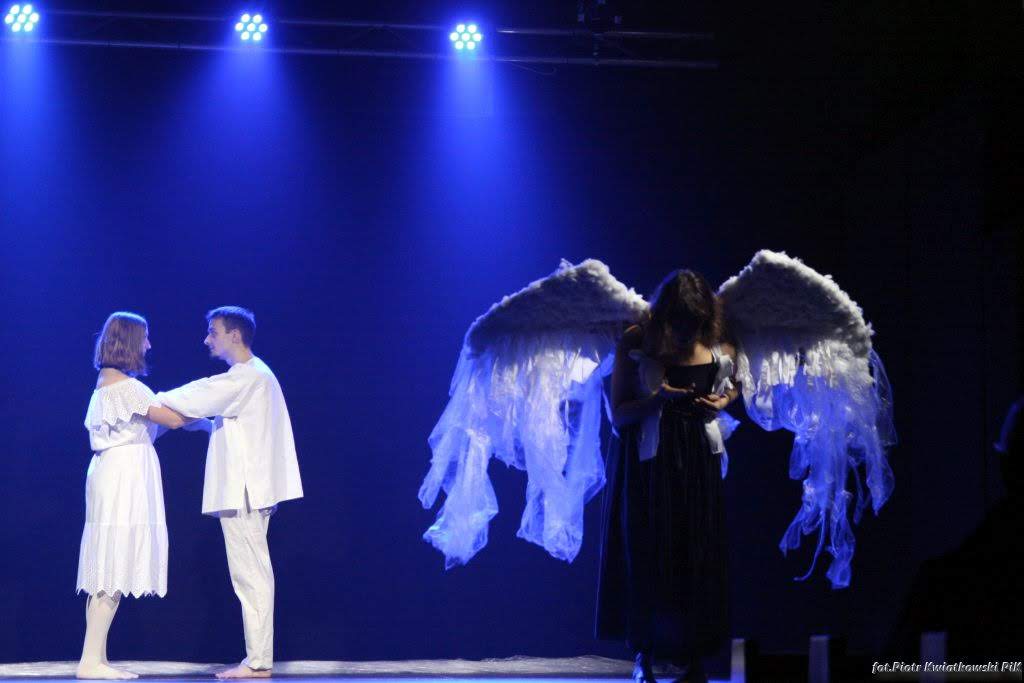 zdjęcie ze spektaklu "Apokalipsa. U wr&oacute;t doliny" // fot. Piotr Kwiatkowski