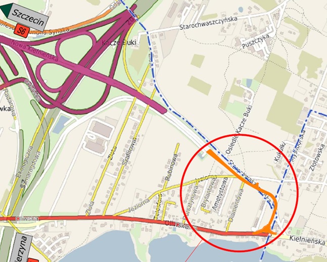 Fragment mapy w miejscowości Chwaszczyno, widoczna droga ekspresowa, pomarańczową linią narysowany planowany przebieg łącznika