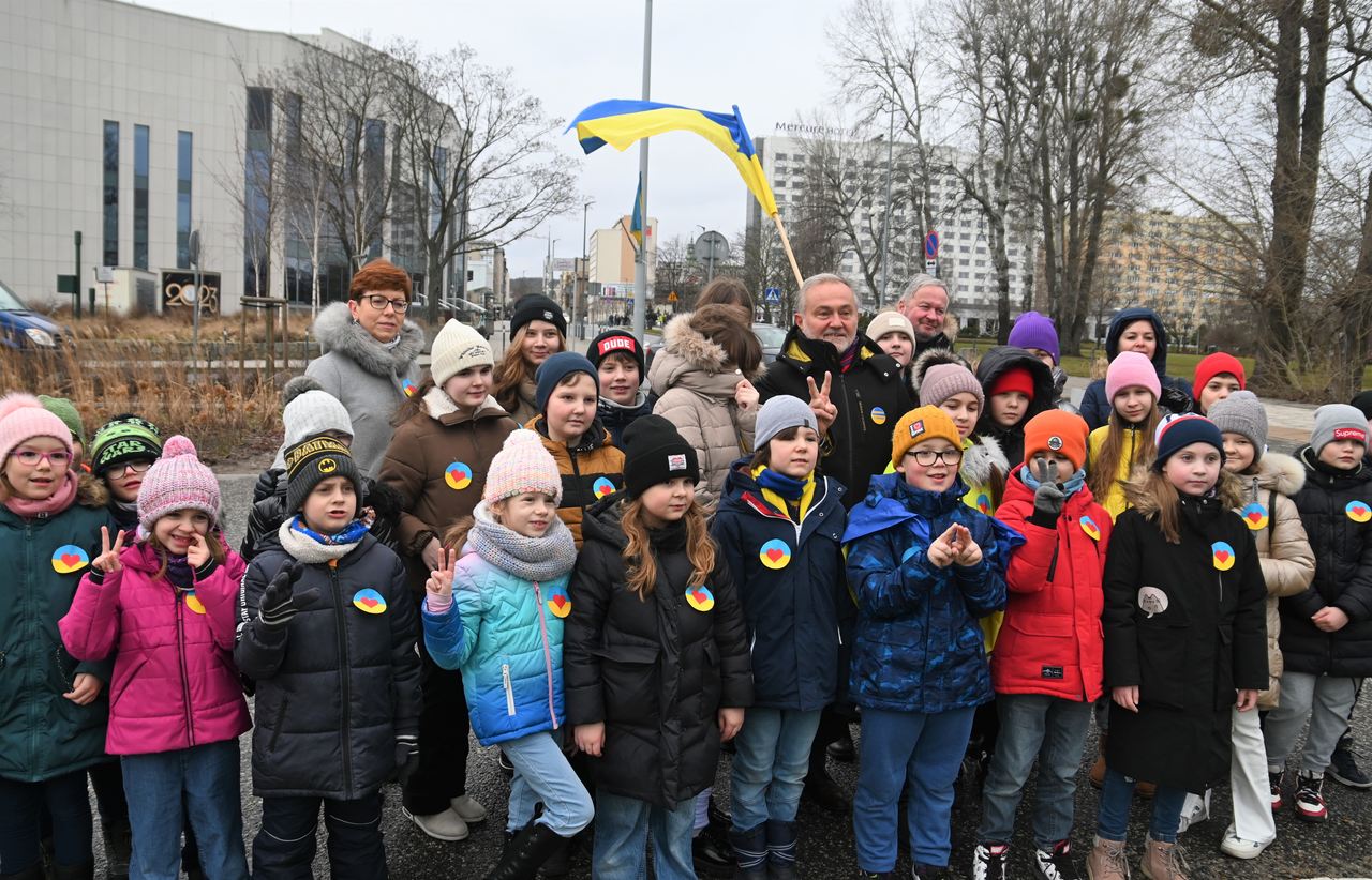 Serce ze zniczy dla Ukrainy w rocznicę wybuchu wojny. fot. Zygmunt Gołab
