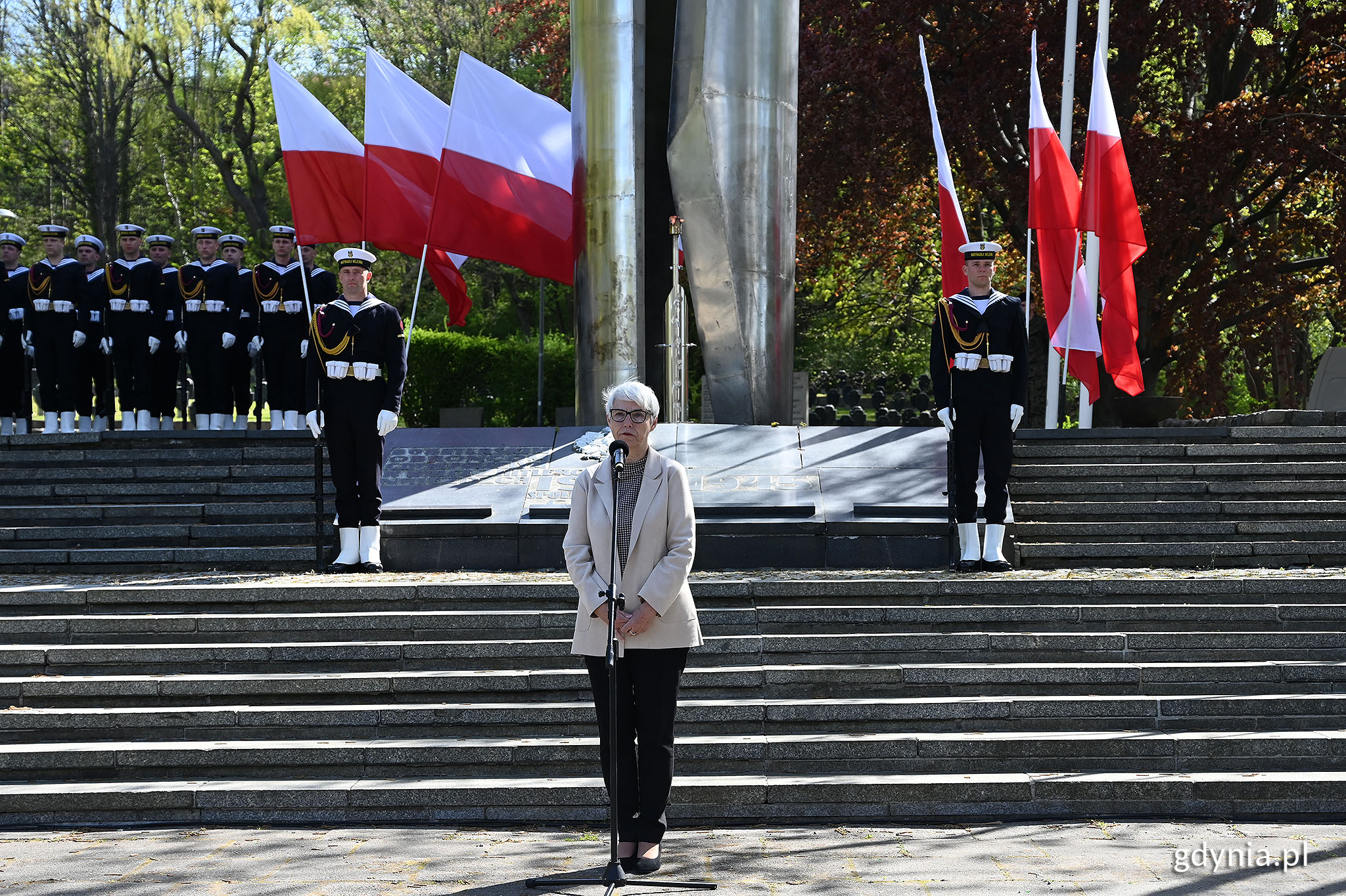 Niedzielne uroczystości upamiętniające zakończenie II wojny światowej przy pomniku Obrońc&oacute;w Wybrzeża w Redłowie, fot. Michał Puszczewicz