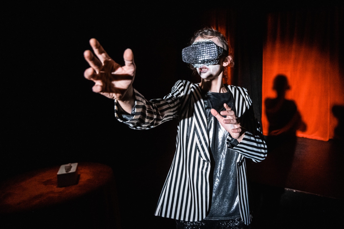 Lena Witkowska w spektaklu &bdquo;Nasza racja&rdquo; (fot. M. Zakrzewski)