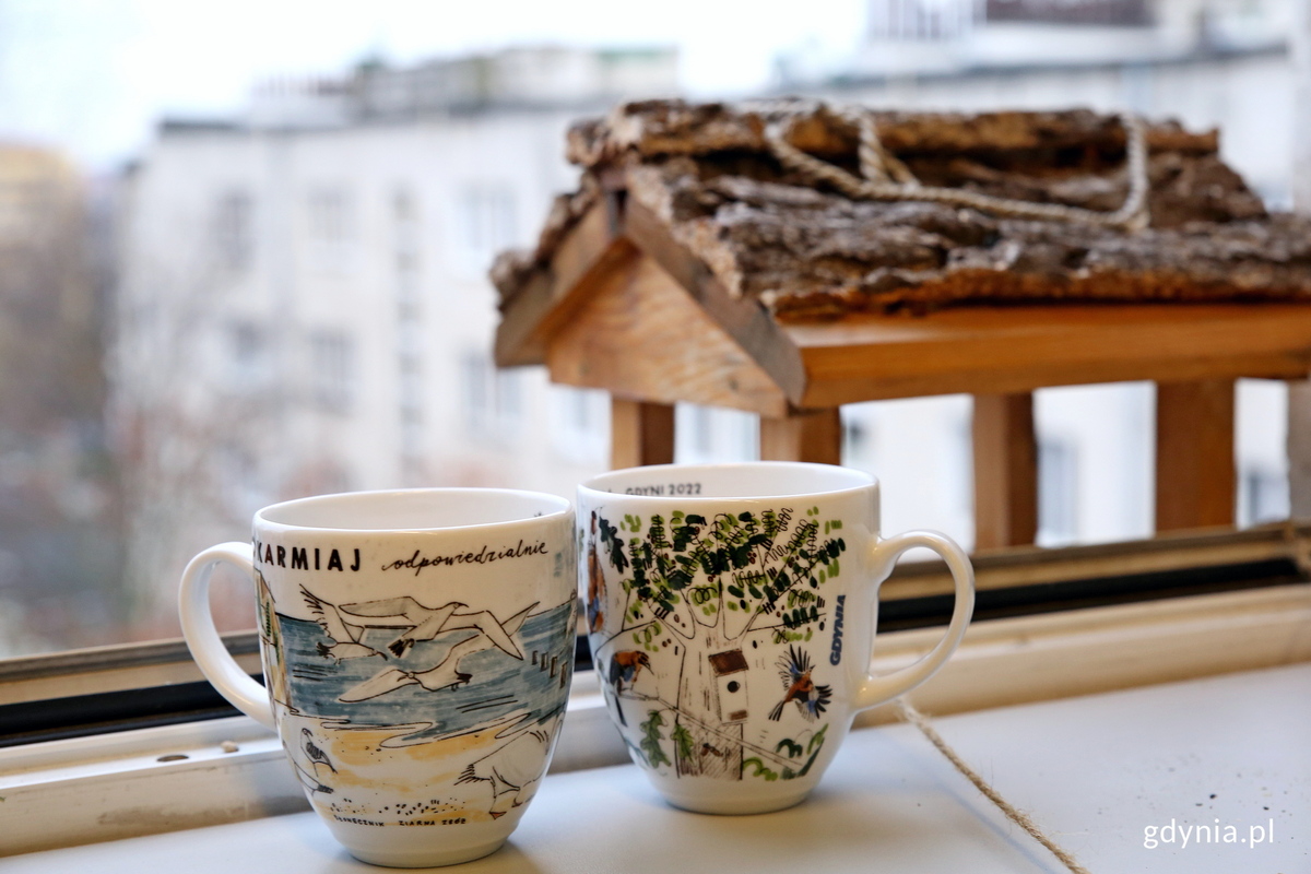 Kolekcjonerskie kubki - jedne z nagr&oacute;d w konkursie. Fot. Przemysław Kozłowski