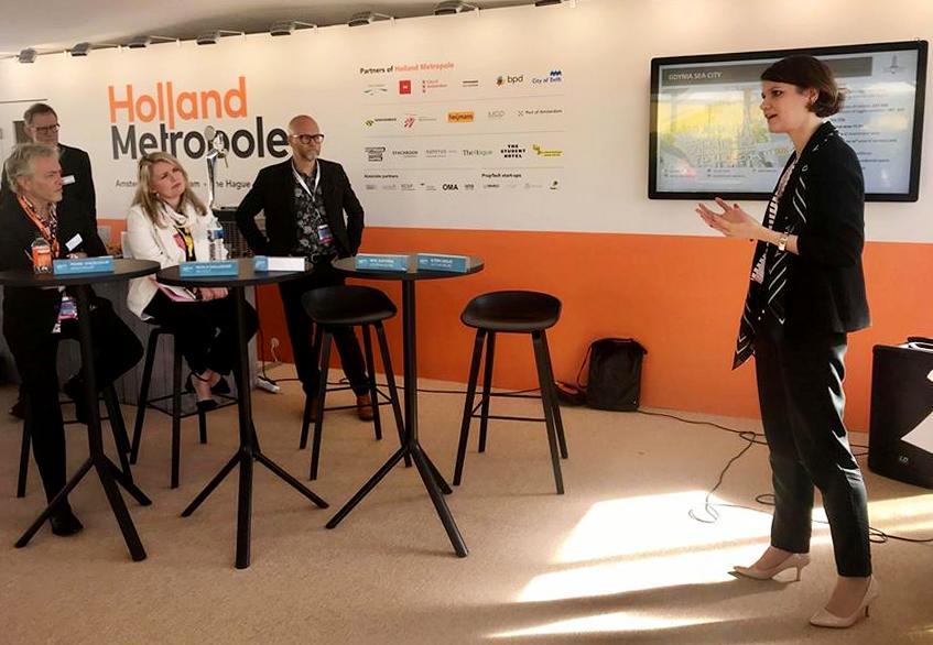 Katarzyna Gruszecka-Spychała, wiceprezydent Gdyni podczas debaty poświęconej tematyce waterfront&oacute;w, fot. Maja Studzińska