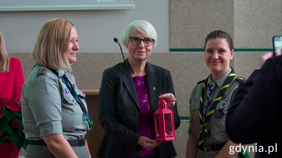 Joanna Zielińska i harcerki gdyńskiego Hufca ZHP