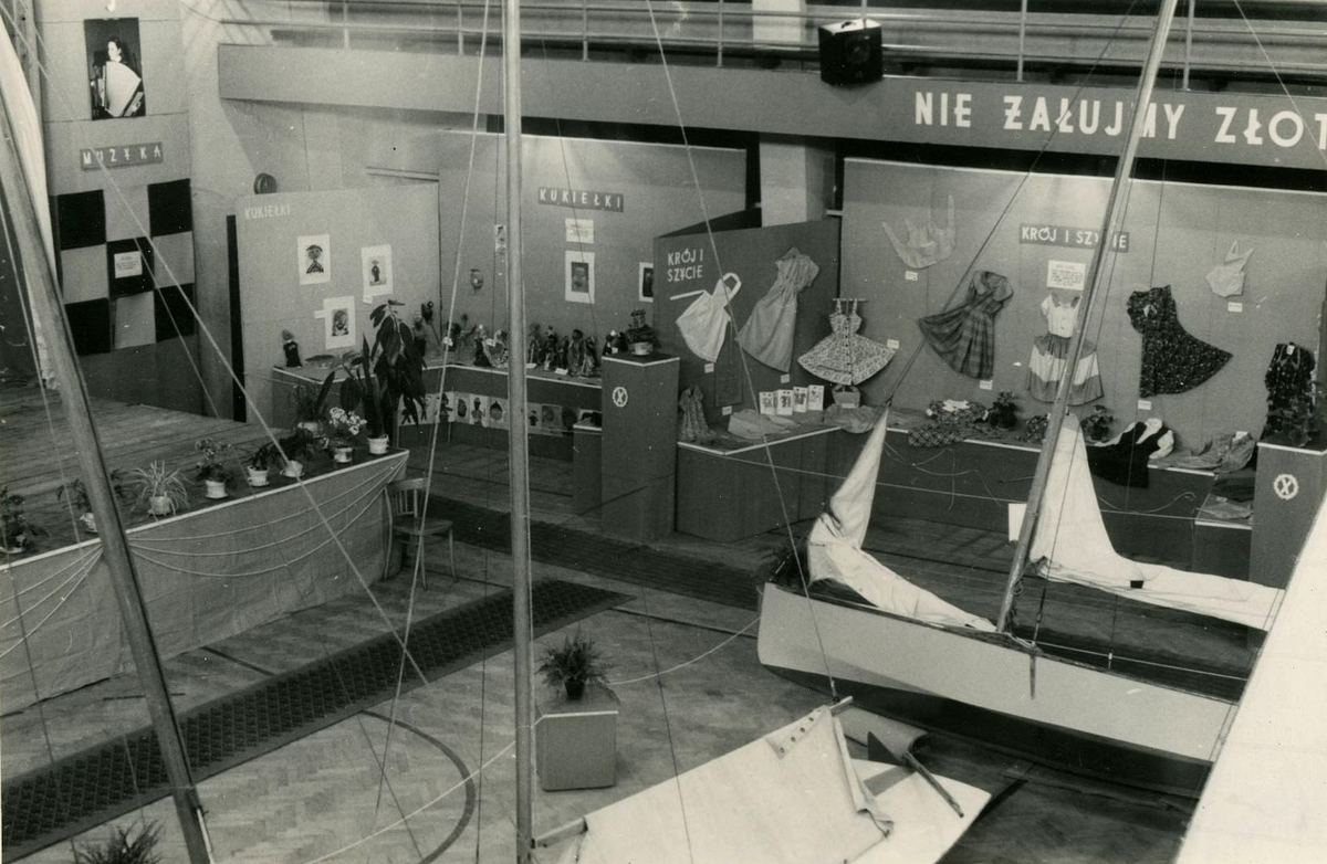 Hala wystawienniczo-sportowa w budynku YMCA w Gdyni w czasach MDK. Źr&oacute;dło: Wytw&oacute;rnia Pomysł&oacute;w Studniak