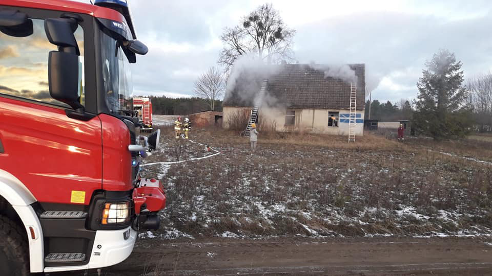 Pożar pustostanu na Wiczlinie, źr&oacute;dło: strona OSP Wiczlino na Facebooku