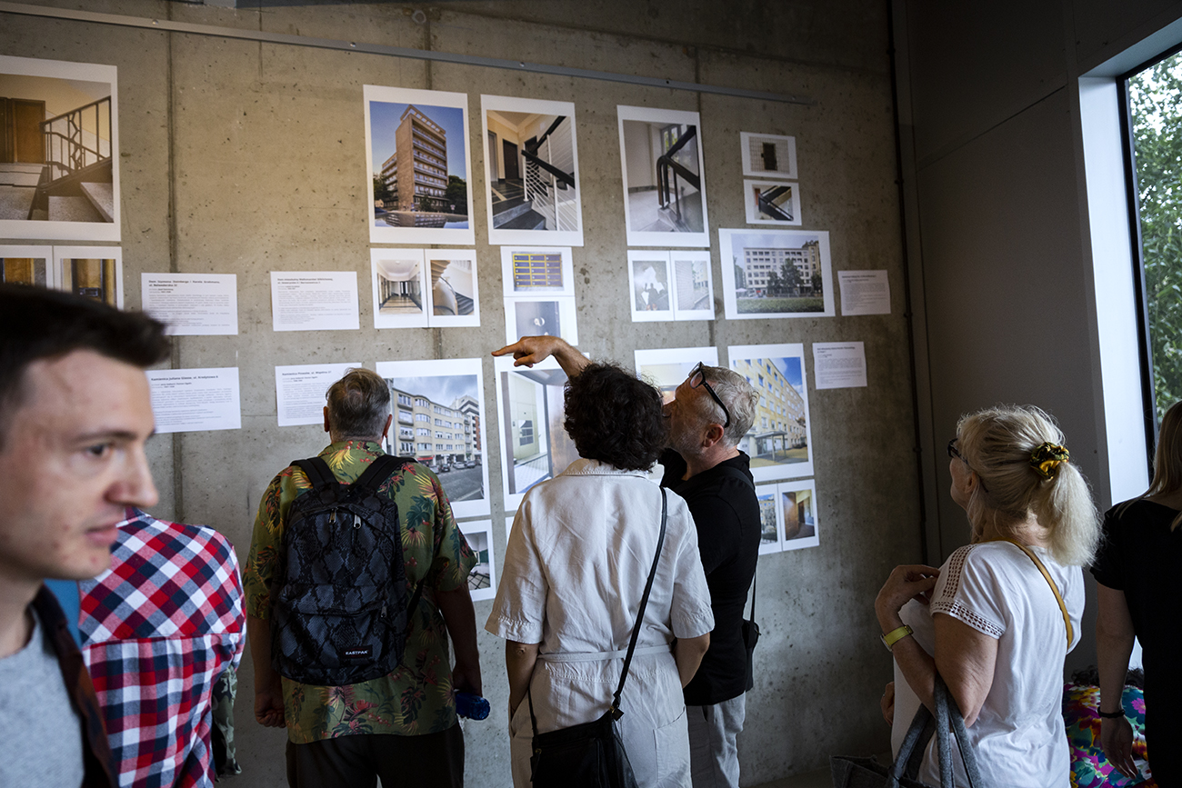 Wystawa fotografii &bdquo;LUX-y po Warszawsku&rdquo; portrety kamienic Mariusza Majewskiego. Fot. Przemysław Kozłowski