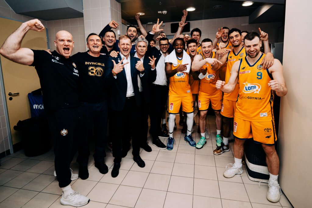 Szatnia po końcowym gwizdku (fot. Mateusz Słodkowski/AMW Arka Gdynia)