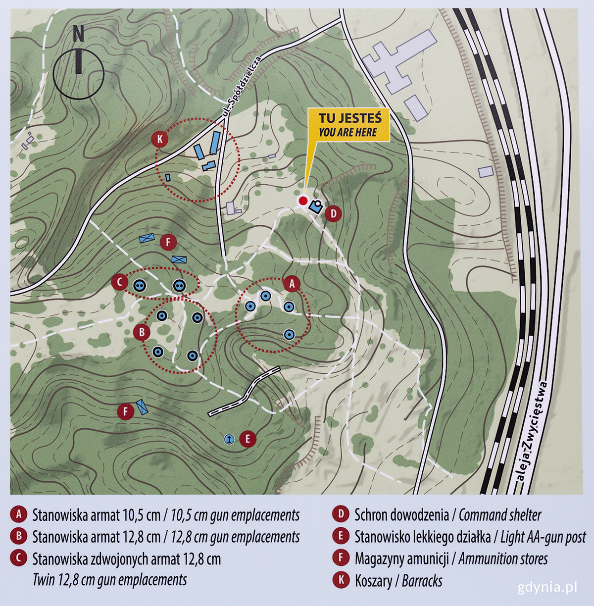 Fragment tablicy przy bunkrze dalmierza z lokalizacją obiektu. Fot. Przemysław Kozłowski