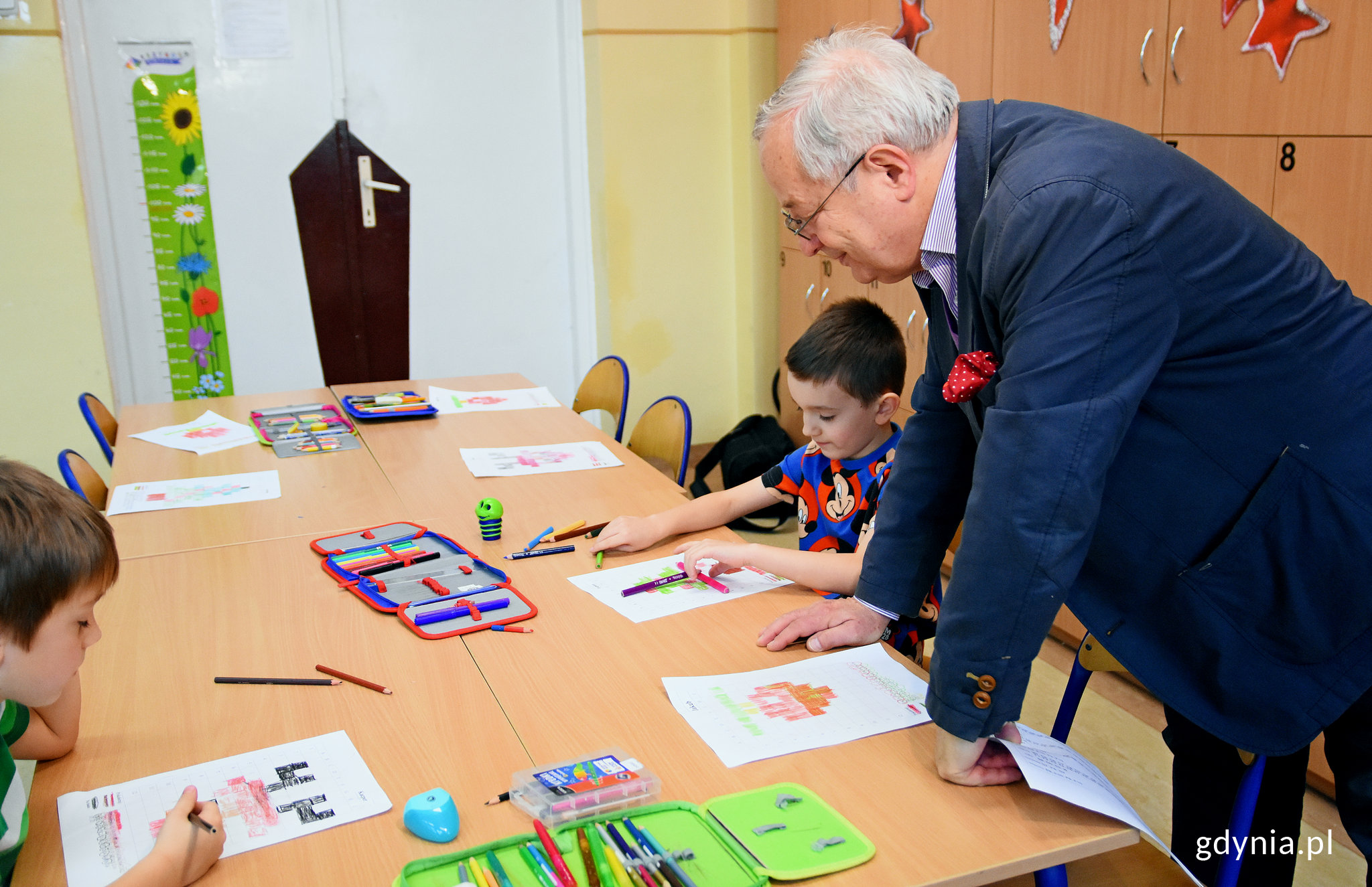Zajęciom przyglądał się autorytet naukowy w dziedzinie informatyki, prof. dr hab. Maciej Sysło, fot. Kamil Złoch