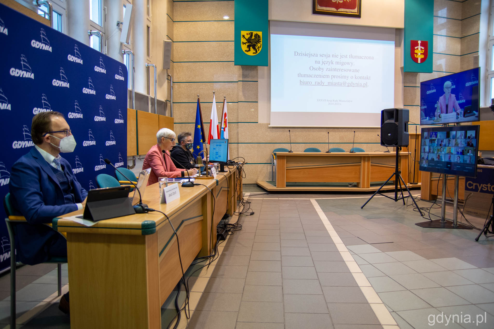 W styczniu radni po raz ostatni obradowali w formule hybrydowej, gdy przewodnicząca i wiceprzewodniczący łączyli się z budynku Urzędu Miasta Gdyni, fot. Sławomir Okoń / archiwalne