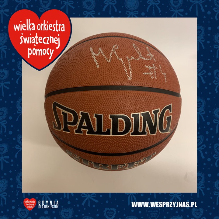 Grafika WOŚP. Piłka do koszyk&oacute;wki z podpisem Marcina Gortata // materiały prasowe