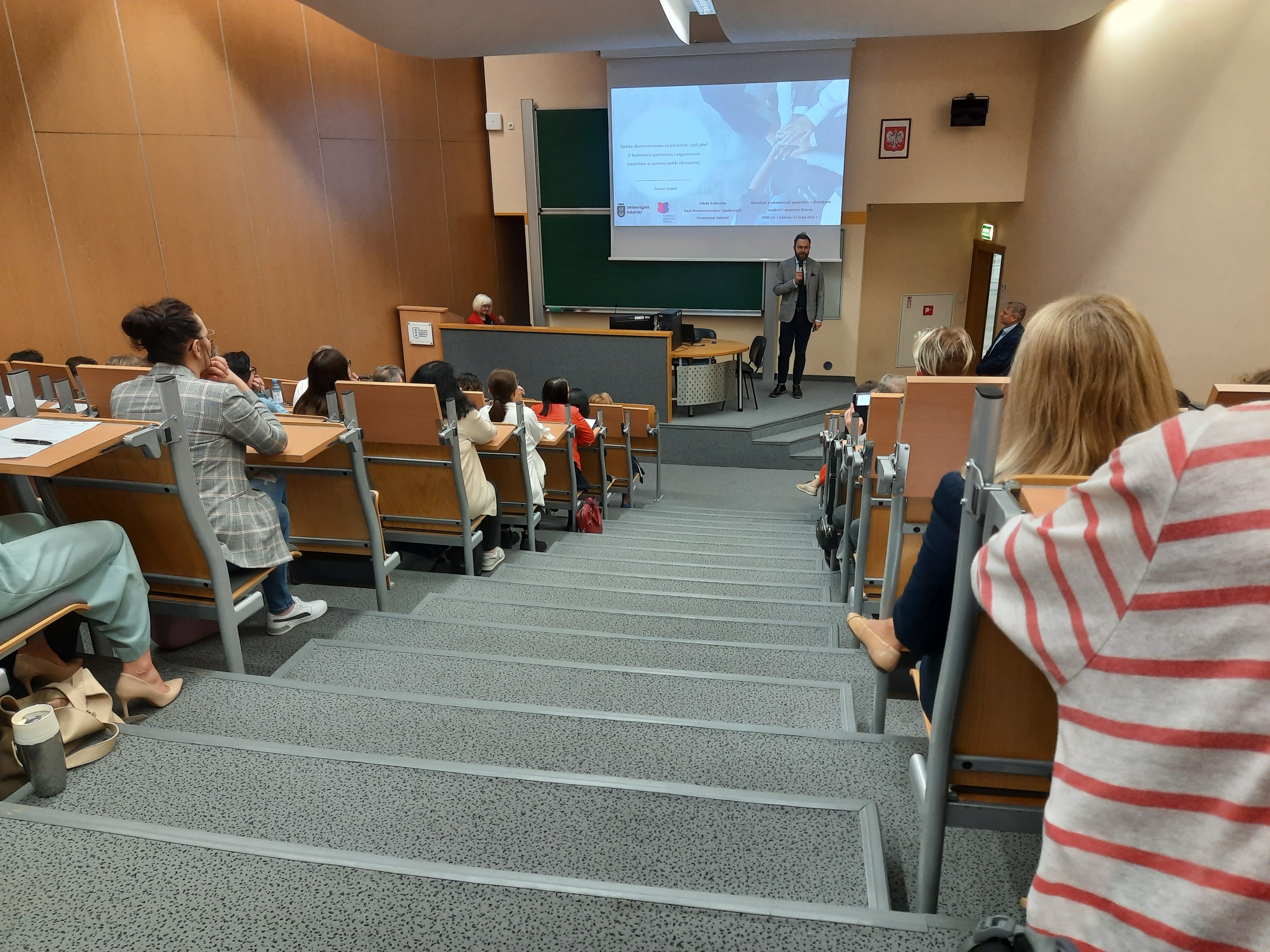 Uczestnicy konferencji wysłuchali prelegent&oacute;w przybliżających r&oacute;żne kwestie związane z dostępnością dla os&oacute;b z chorobami rzadkimi i zespołem Downa, fot. Obszar Metropolitalny Gdańsk-Gdynia-Sopot