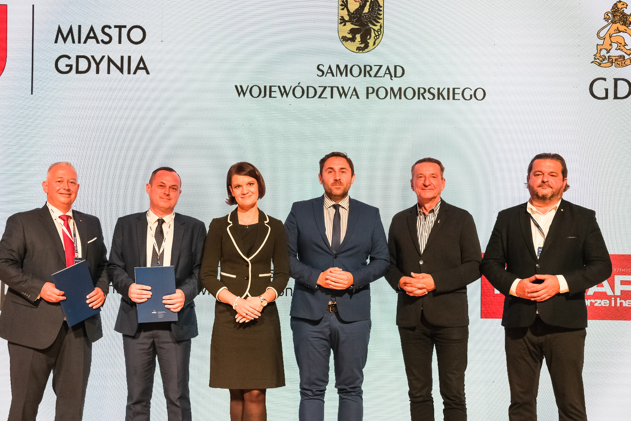 Sygnatariusze listu intencyjnego, kt&oacute;ry został podpisany podczas Forum Gospodarki Morskiej w Gdyni // fot. Maciej Moskwa/ARG
