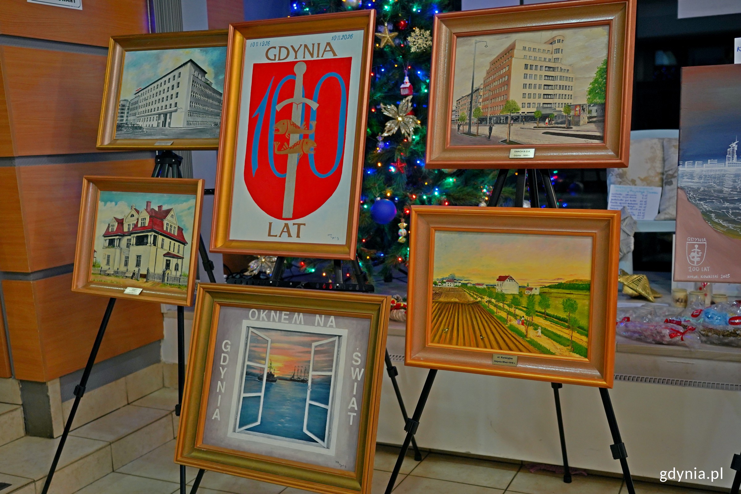 Obrazy Marka Koguta w zestawieniu kiedyś i dziś (fot. Magdalena Czernek)