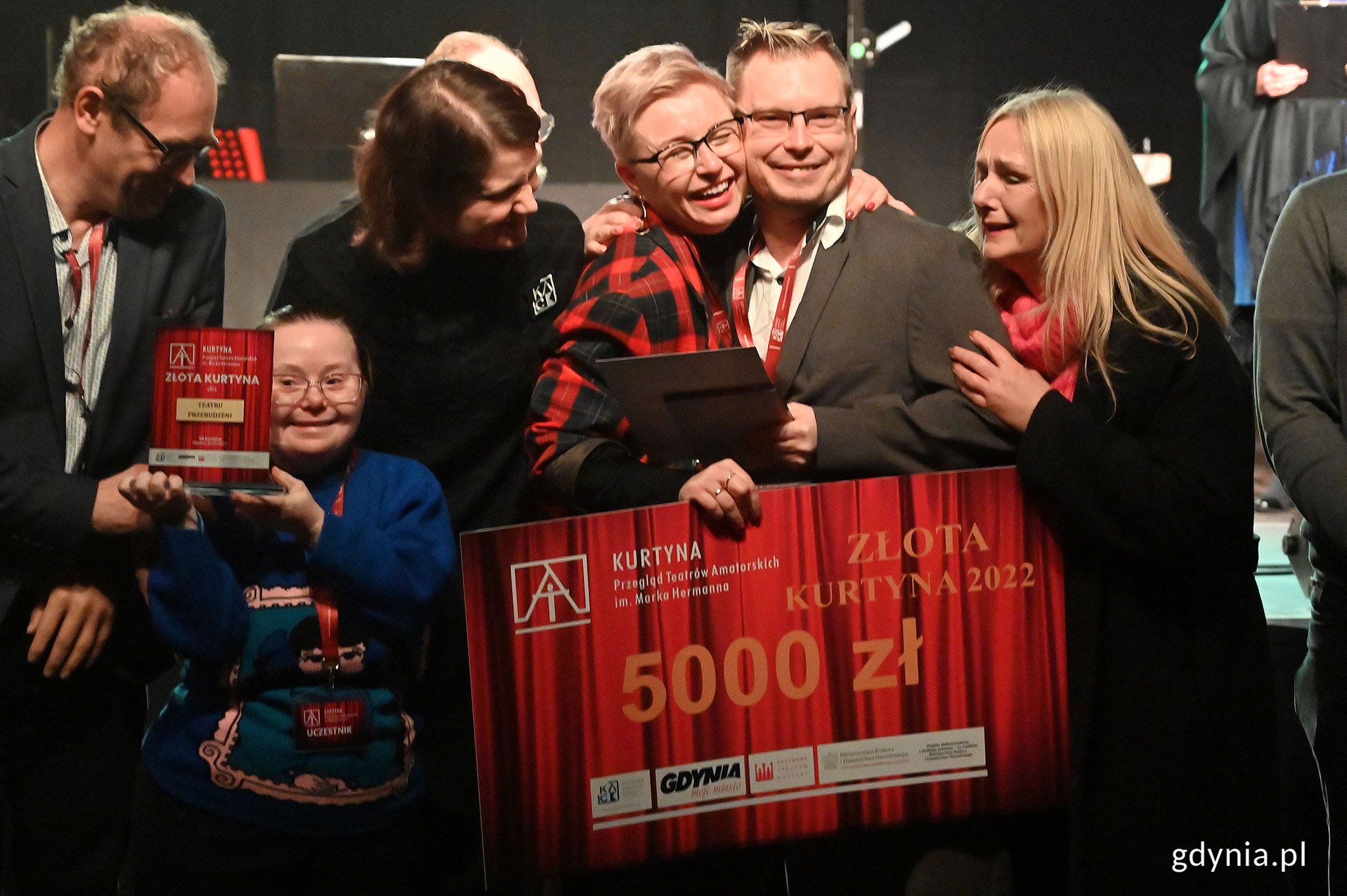 Zwycięzcą VII Kurtyny i zdobywcą Złotej Kurtyny 2022 o wartości 5 tys. zł, ufundowanej przez Alicję i Jarosława Biereckich, jest Teatr Przebudzeni z Ostr&oacute;dy za brawurowy spektakl pt. &bdquo;Szatnia&rdquo;.