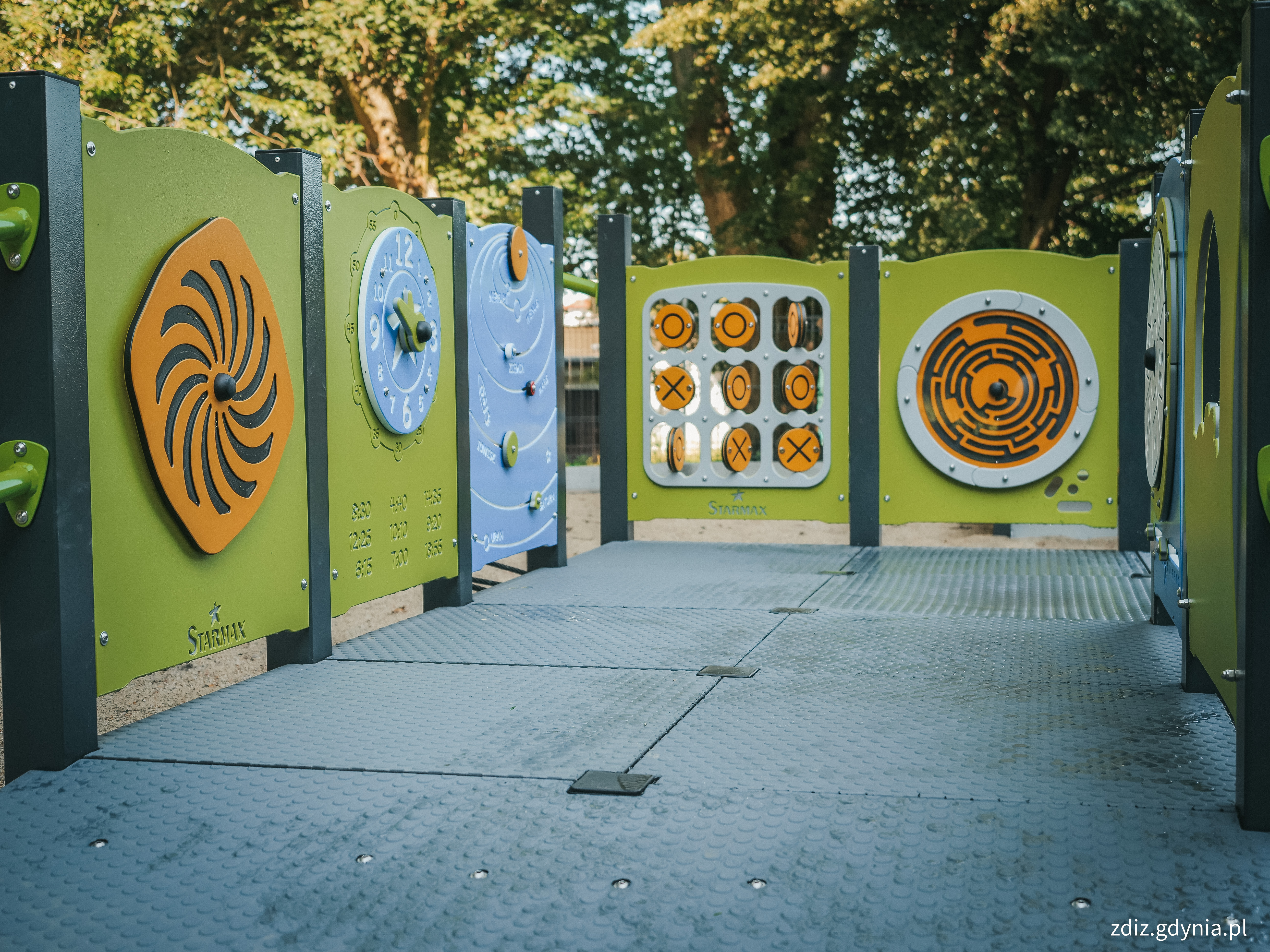 Cisowa: Ogr&oacute;d r&oacute;żany, plac zabaw i siłownia pod chmurką, fot. M.Mielewski, ZDIZ Gdynia