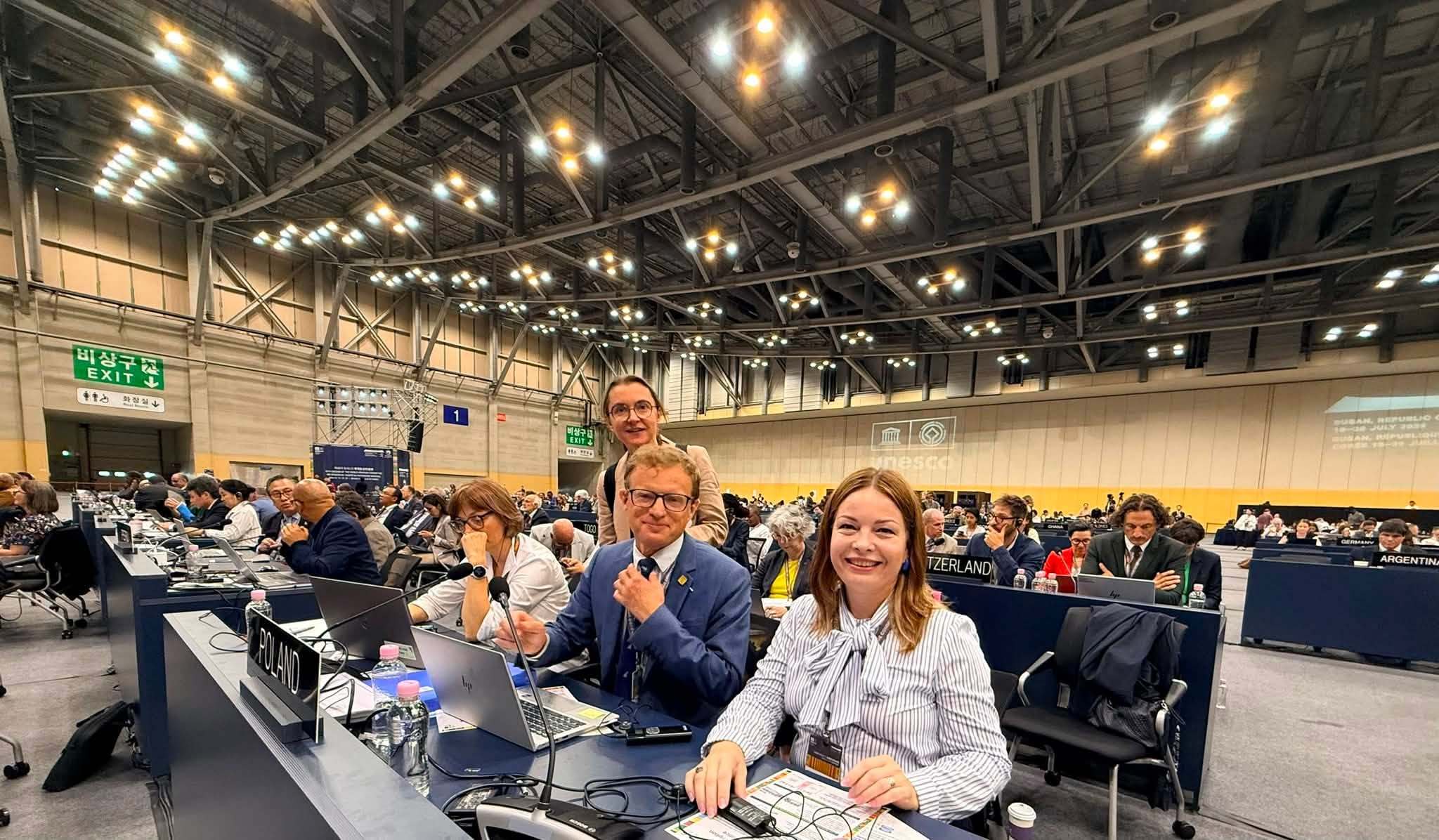 Polska delegacja podczas 48. sesji Komitetu Światowego Dziedzictwa UNESCO