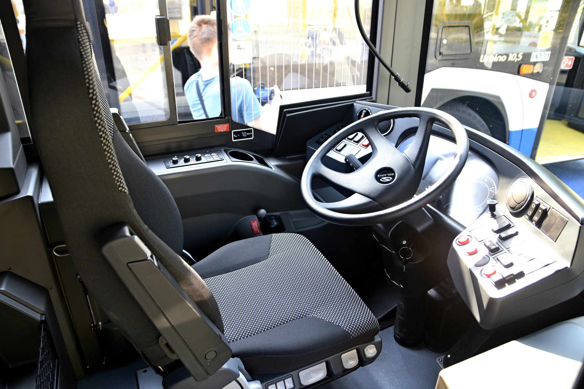 Wnętrze nowych midibus&oacute;w, fot. Kamil Złoch