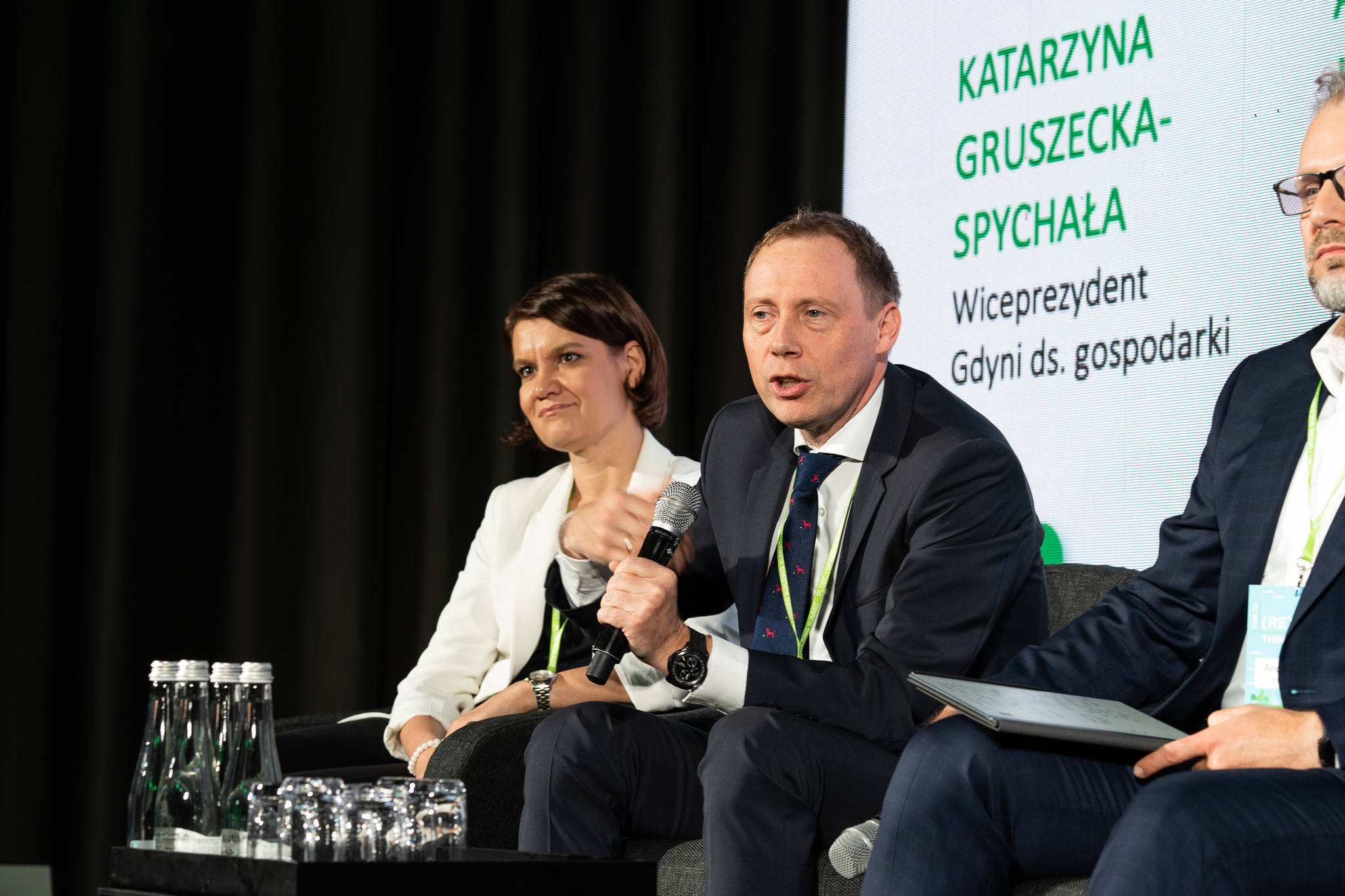 Na zdj. (od lewej): wiceprezydent Gdyni Katarzyna Gruszecka-Spychała i Adam Jędrzejczak z Danfoss Poland // fot. Impact Production/PLGBC Green Building Summit