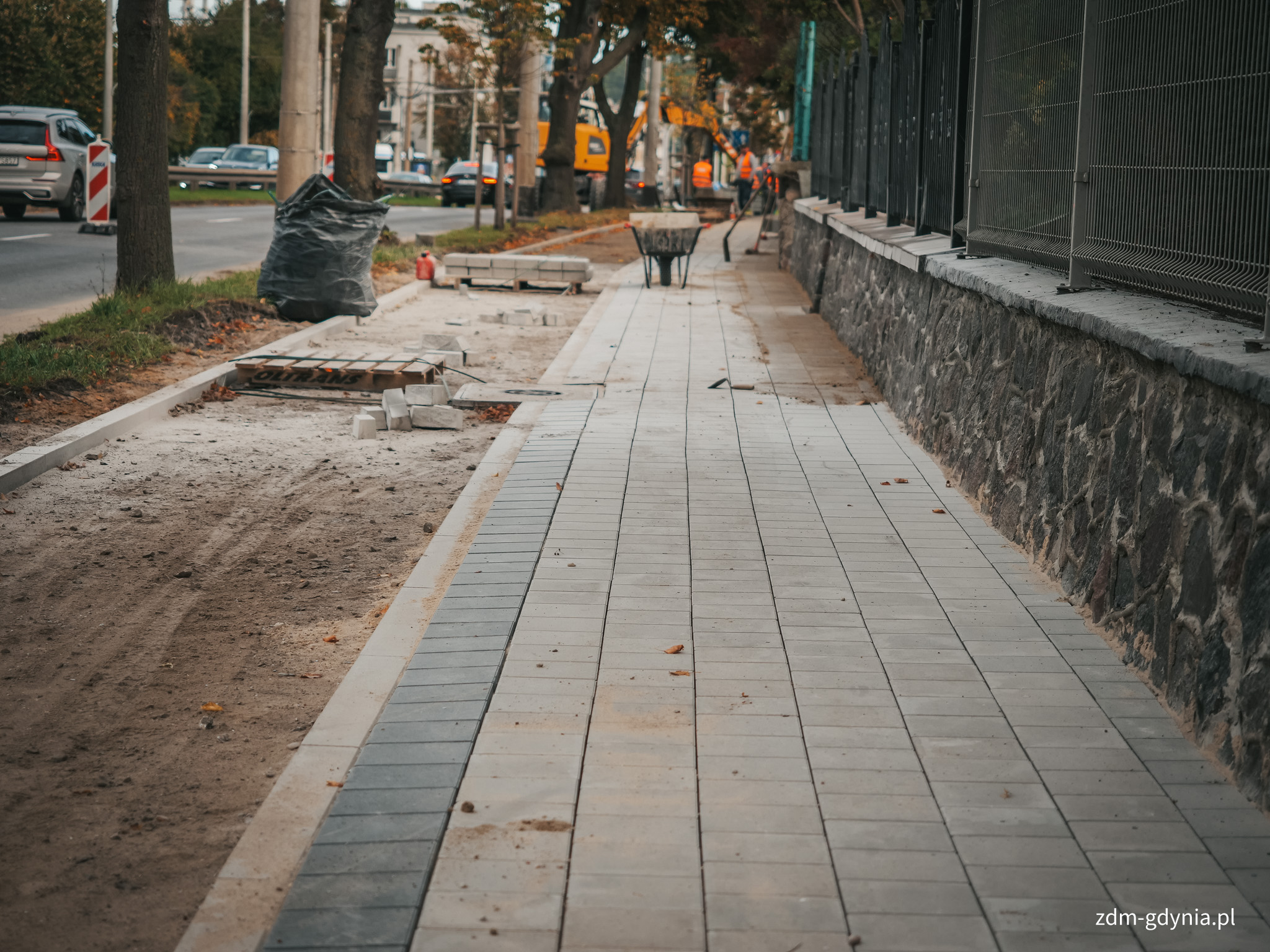 Trwa remont drogi rowerowej i chodnika na Al. Zwycięstwa (fot. Marcin Mielewski, Zarząd Dr&oacute;g Miejskich)