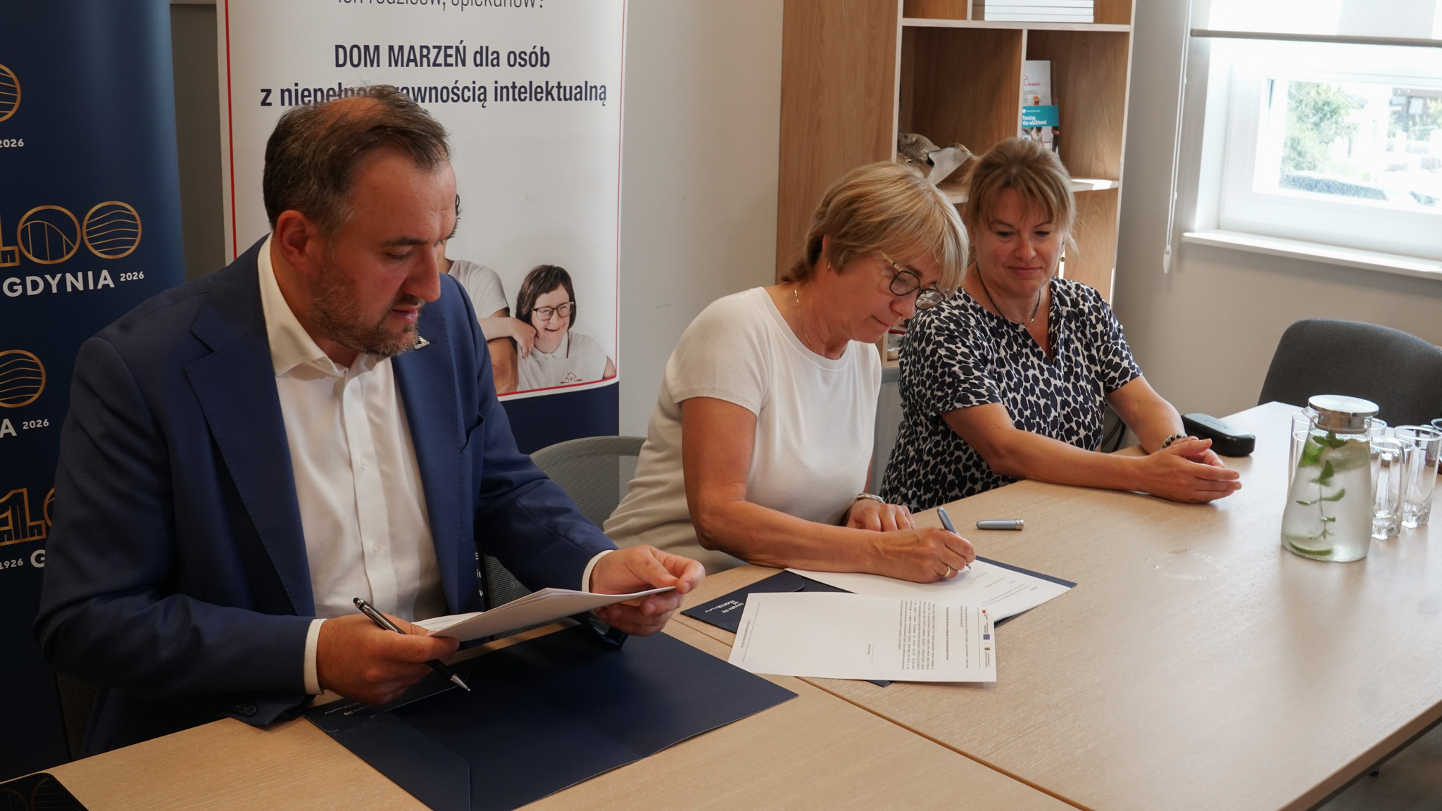 Podpisanie umowy partnerskiej między Gminą Miasta Gdyni i Gdyńską Fundacją Dom Marzeń, fot. LIS.