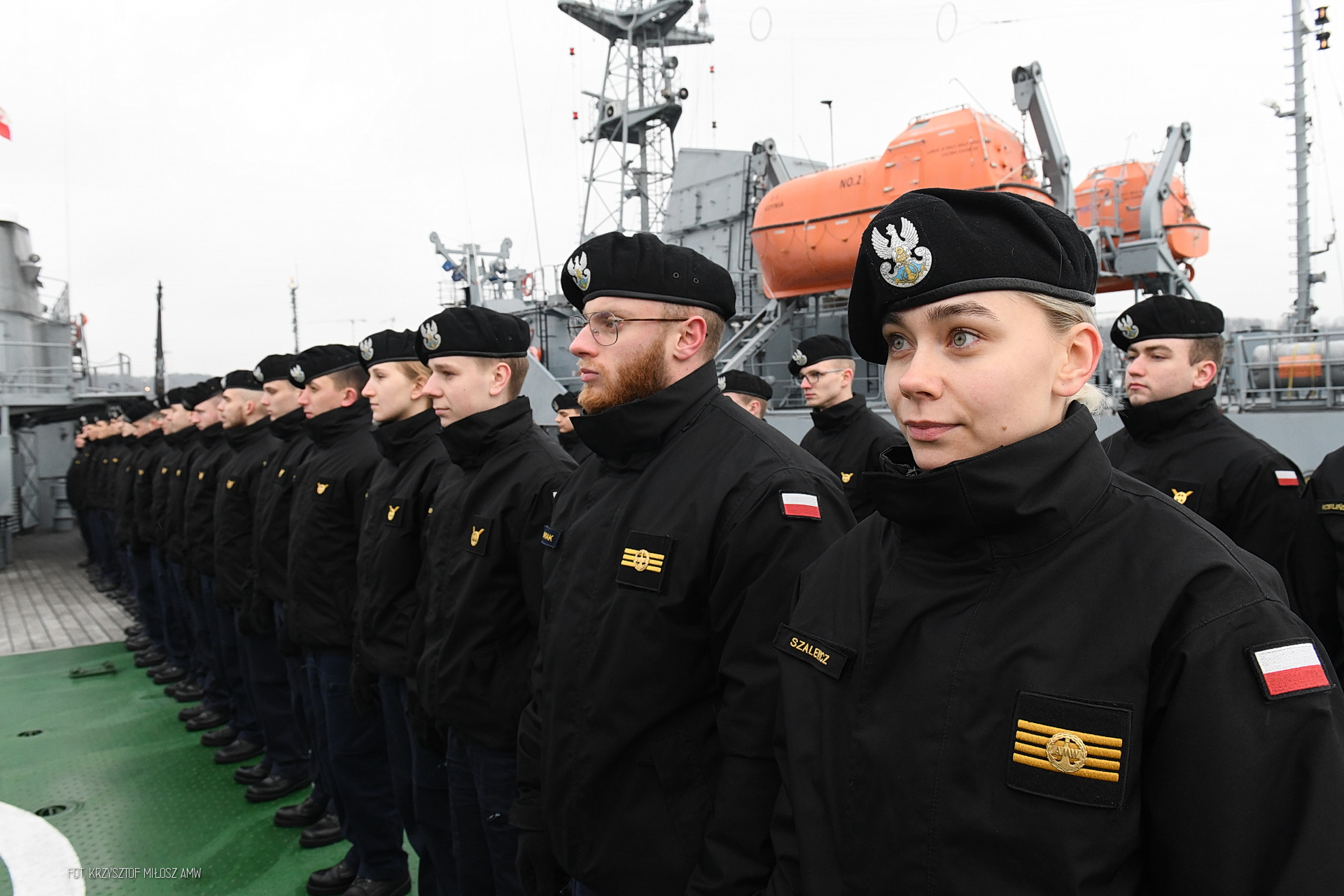 Studentki na studiach wojskowych w AMW podejmują się tych samych wyzwań, co ich koledzy z roku - z sukcesami w nauce, zawodach sportowych i p&oacute;źniejszymi karierami w Marynarce Wojennej, fot. Krzysztof Miłosz / Akademia Marynarki Wojennej w Gdyni